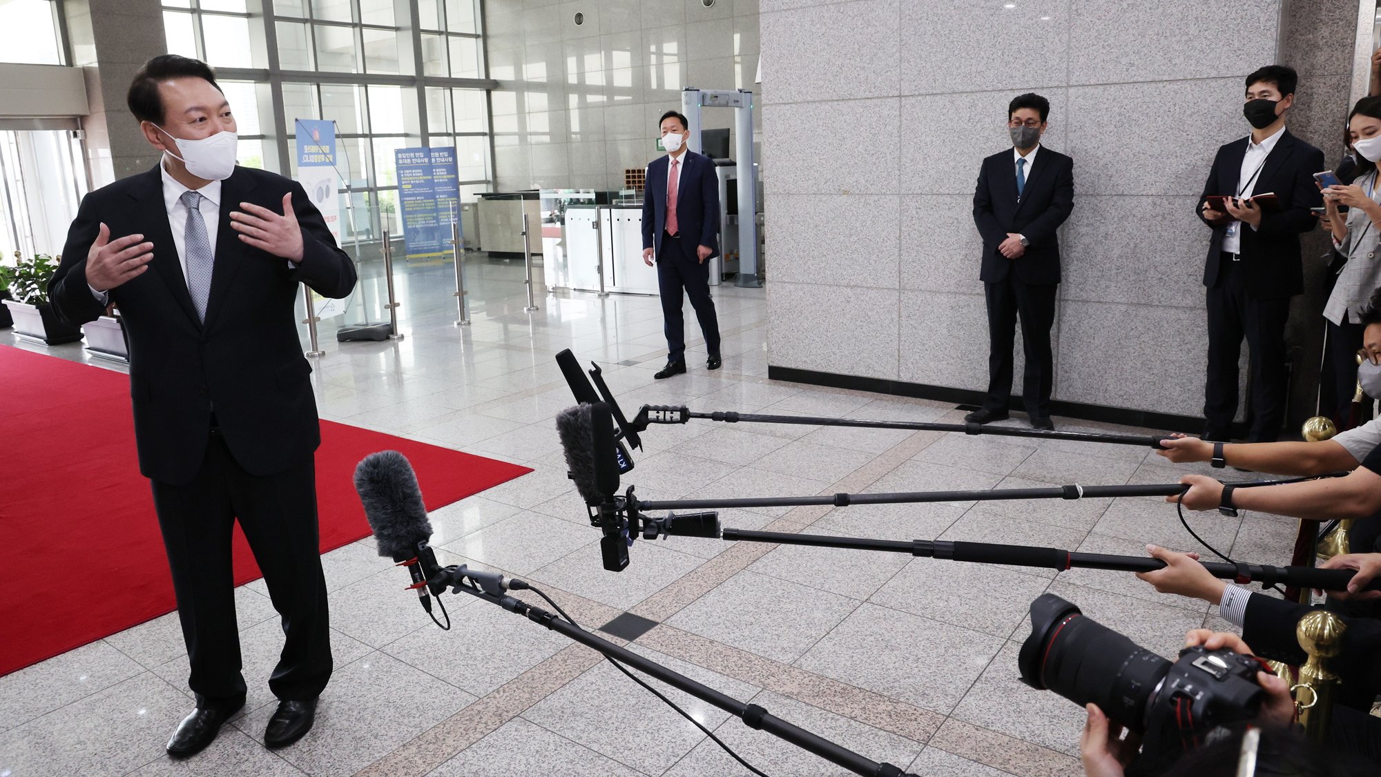 epa10078574 South Korean President Yoon Suk-yeol responds to questions from reporters as he arrives for work at the presidential office in Seoul, South Korea, on 19 July 2022.  EPA/YONHAP SOUTH KOREA OUT