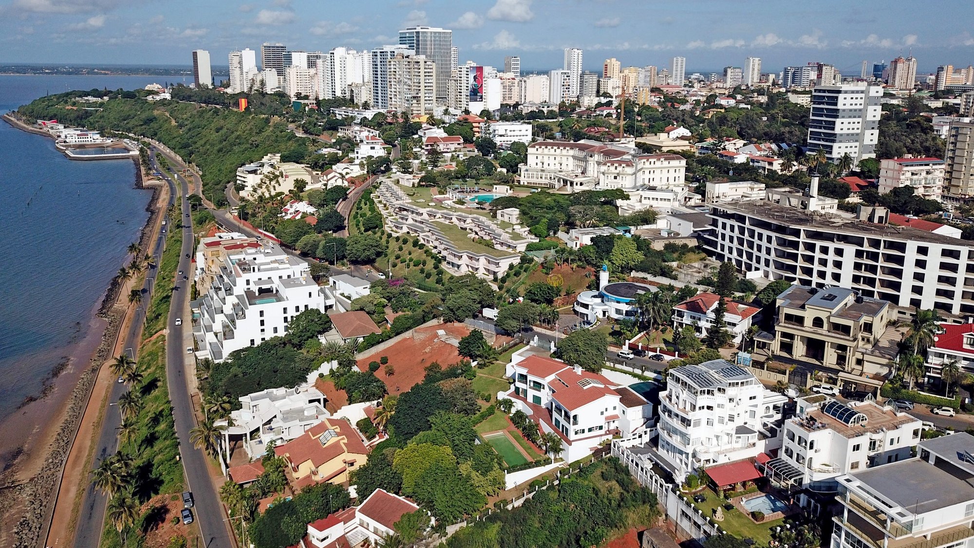 Fotografia aérea sobre o bairro Polana, em Maputo, Moçambique, 23 de abril de 2020. ANTÓNIO SILVA/LUSA