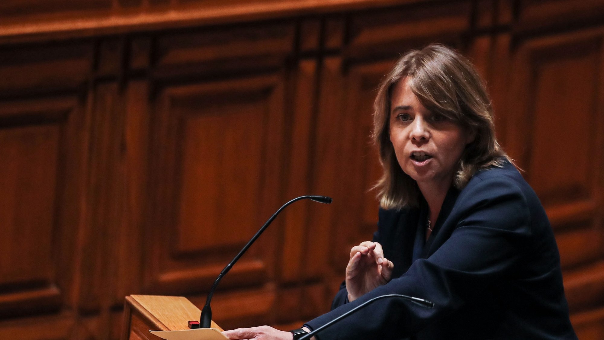 A coordenadora do BE, Catarina Martins, durante debate sobre Orçamento do Estado de 2022, na Assembleia da República, em Lisboa, 28 de abril de 2022. MANUEL DE ALMEIDA/LUSA
