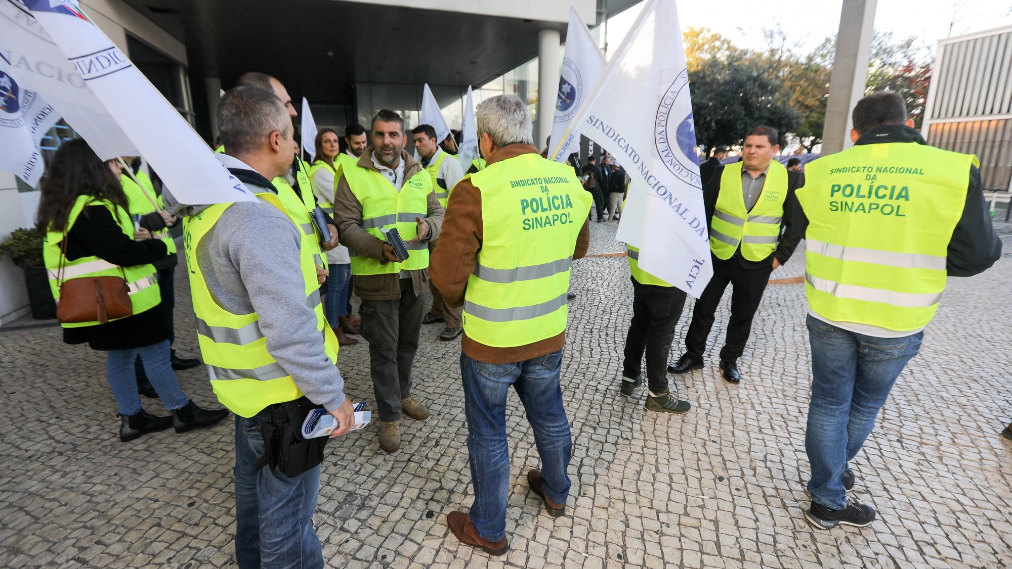 Polícias do Sindicato Nacional da Polícia (Sinapol) protestam no Parque das Nações onde decorre a Web Summit, Lisboa, 5 de novembro de 2018. MIGUEL A. LOPES/LUSA