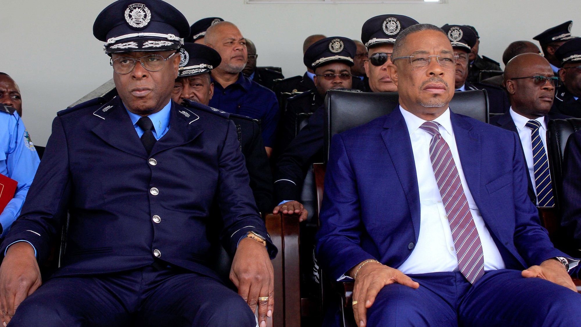 O ministro do Interior de Angola, Eugénio César Laborinho acompanhado pelo comandante geral da Polícia Nacional de Angola, o comissário-geral Paulo Gaspar de Almeida