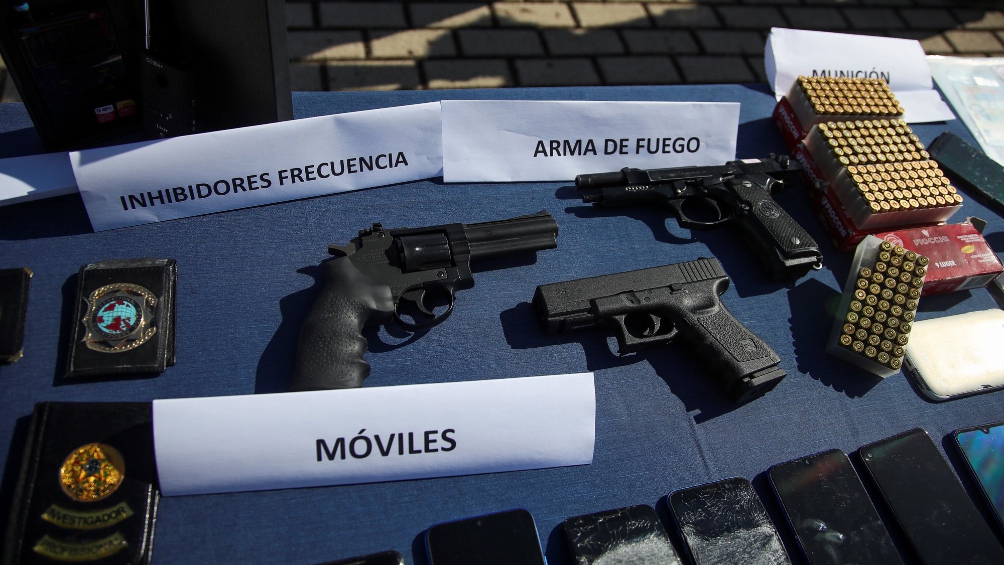 epa09491264 View of several firearms, bullets, cellphones, bundles, police badges and signal jammer displayed during a press conference to inform on &#039;Musala&#039; police operation at Spanish National Police headquarters in Madrid, Spain, 27 September 2021. Police from Croatia, Serbia, Slovenia and Europol managed to disband the biggest cocaine distribution network in Europe.  EPA/David Fernandez