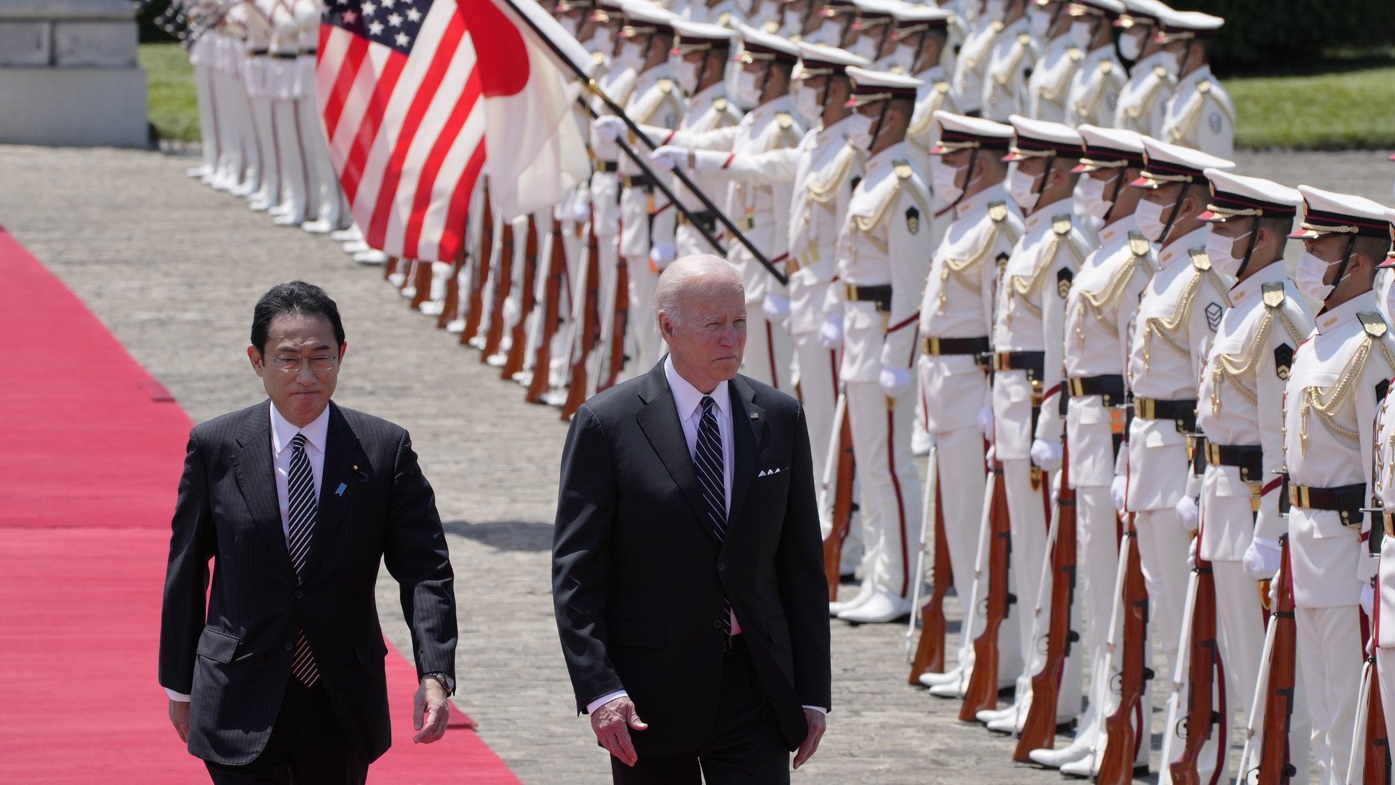 epa09968111 US President Joe Biden (R) and Japan&#039;s Prime Minister Fumio Kishida (L) review an honor guard during a welcome ceremony for President Biden, at the Akasaka Palace state guest house in Tokyo, Japan, 23 May 2022.  EPA/Eugene Hoshiko / POOL