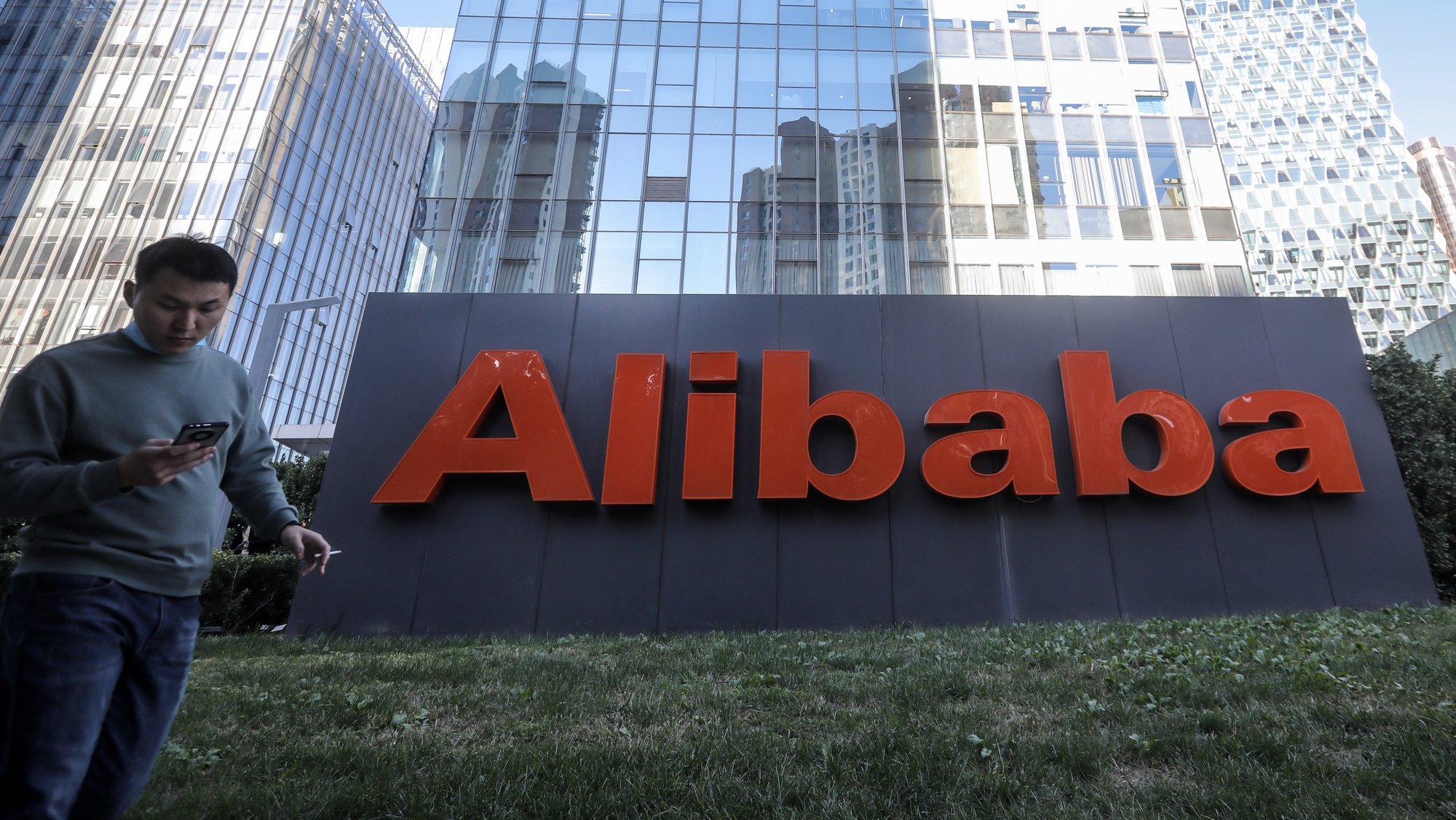 epa09518502 A man walks past the logo of Alibaba outside the company&#039;s headquarters in Beijing, China, 11 October 2021. Stock price of China&#039;s Alibaba rose 7.9 percent to 167.80 Hong Kong dollar at the Hong Kong stock market on 11 October 2021, extending to 24 percent its rebound from a 05 October low.  EPA/WU HONG