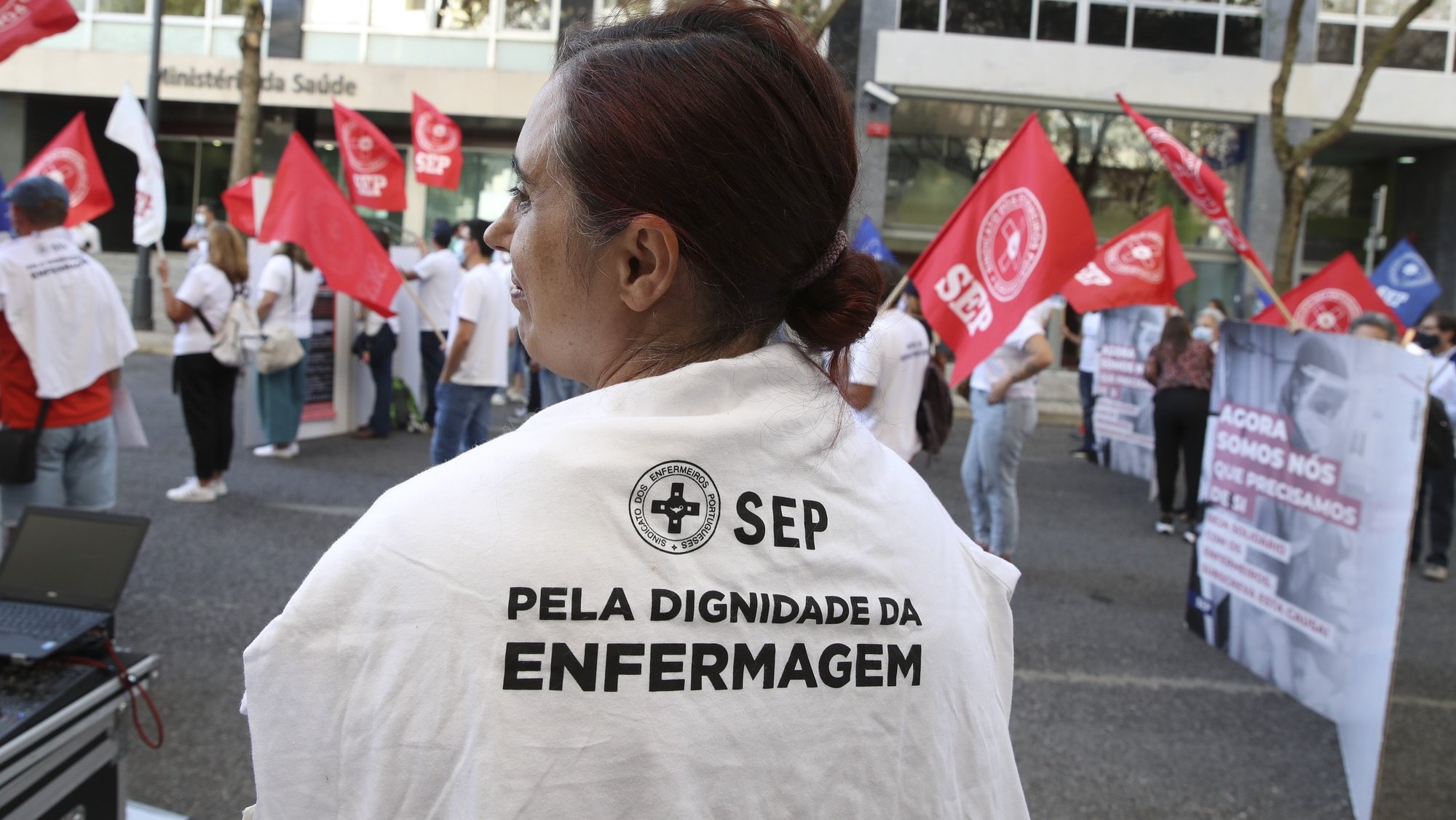 Manifestação do SEP - Sindicato dos Enfermeiros Portugueses, junto ao Ministério da Saúde, Lisboa, 12 de outubro de 2021.  MANUEL DE ALMEIDA/LUSA