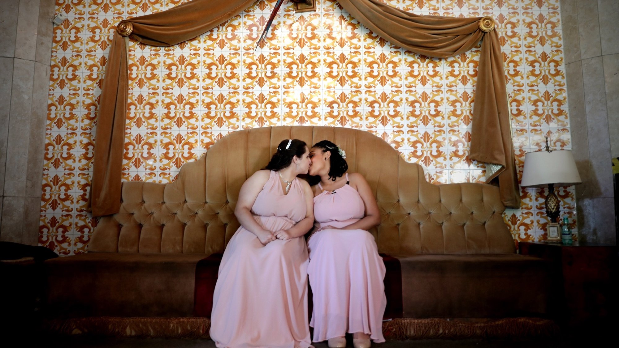 epa07234010 38 gay couples participate in a collective wedding today, in Sao Paulo, Brazil, 15 December 2018. Some 38 gay couples were married, in a collective wedding in Sao Paulo, the largest city in Brazil, over fears of the possible consequences to gay rights that may bring the arrival of the far-right president-elect, Jair Bolsonaro, to power.  EPA/Fernando Bizerra