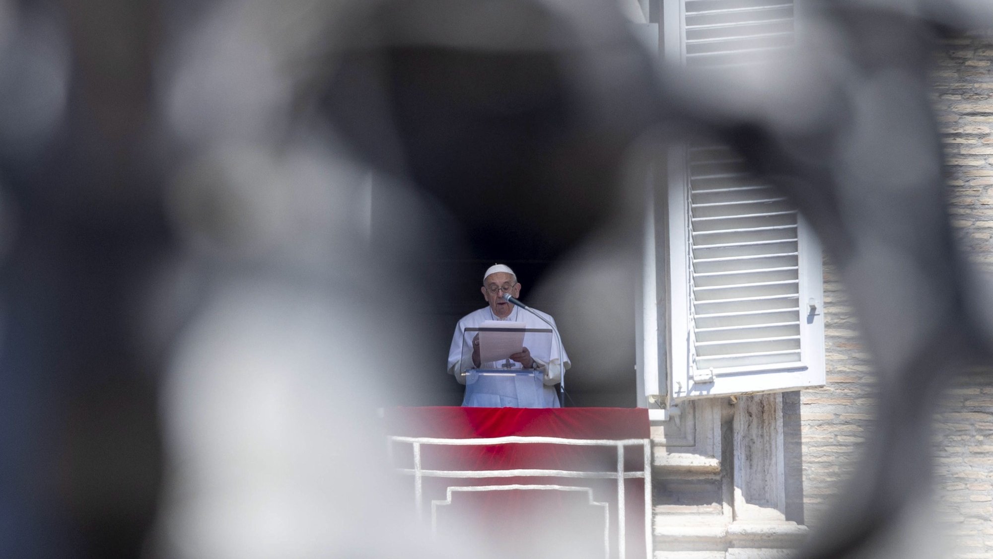 epa10120311 Pope Francis leads Sunday&#039;s Angelus Prayer from the window of his office overlooking Saint Peter&#039;s Square at the Vatican, 14 August 2022.  EPA/MASSIMO PERCOSSI
