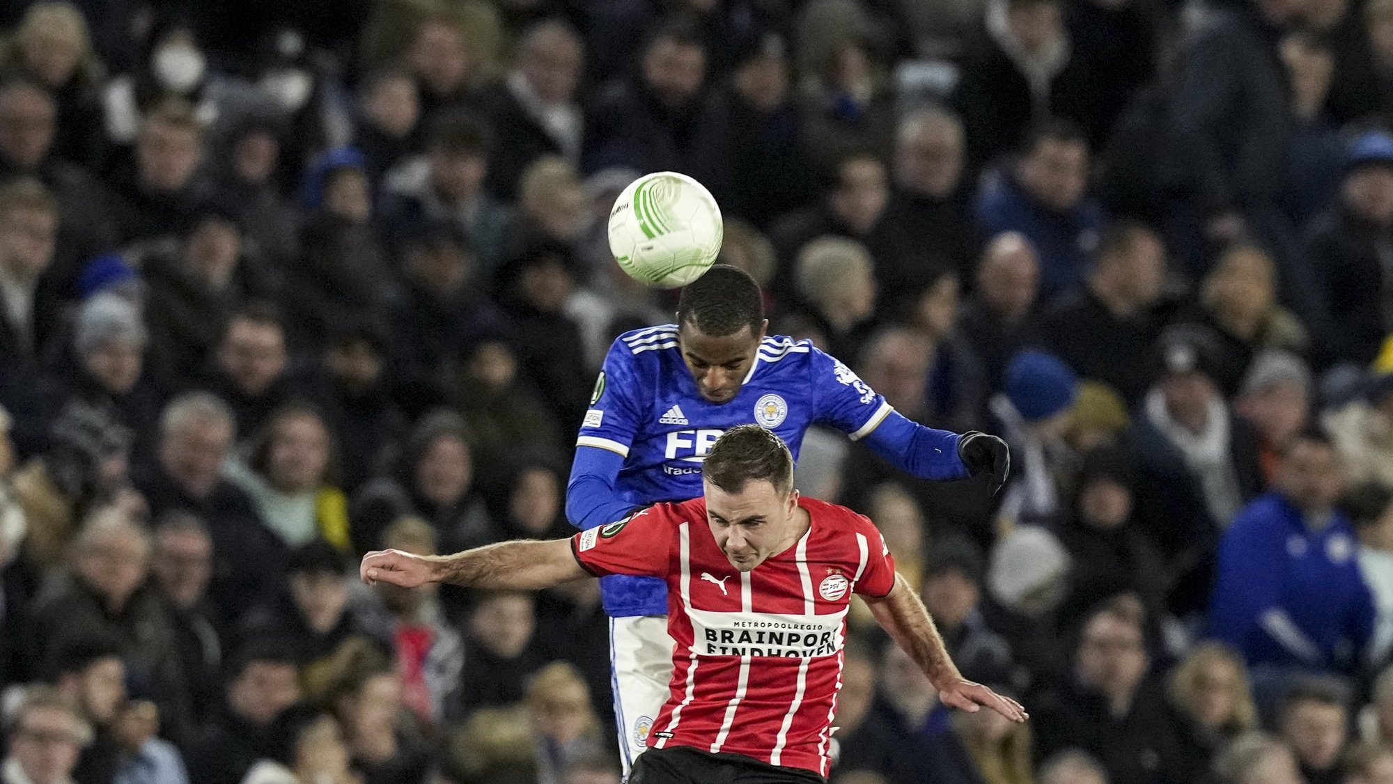 epa09877141 Ricardo Pereira (back) of Leicester in action against Mario Goetze (front) of Eindhoven during the UEFA Europa Conference League quarter final, first leg soccer match between Leicester City and PSV Eindhoven in Leicester, Britain, 07 April 2022.  EPA/ANDREW YATES