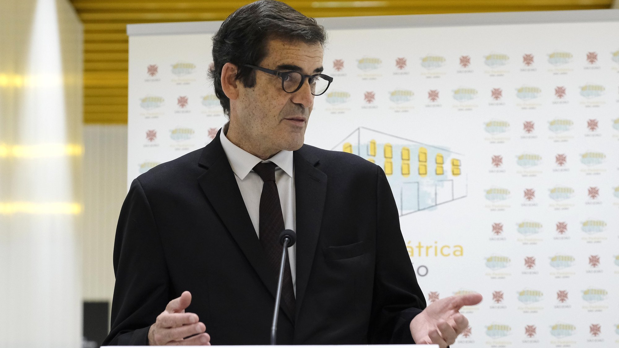 O presidente da Câmara Municipal do Porto, Rui Moreira, discursa na sessão de inauguração da Ala pediátrica do Hospital de São João do Porto. 11 de dezembro de 2021. FERNANDO VELUDO/LUSA