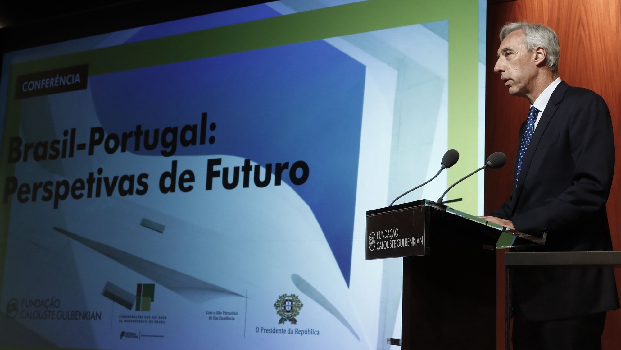 O ministro dos Negócios Estrangeiros de Portugal, João Gomes Cravinho, intervém durante a conferência &quot;Brasil e Portugal: Perspetivas de Futuro&quot;, que comemoram 200 anos sobre a independência do Brasil, e que decorreu em Lisboa, 23 de junho de 2022. ANTÓNIO COTRIM/LUSA