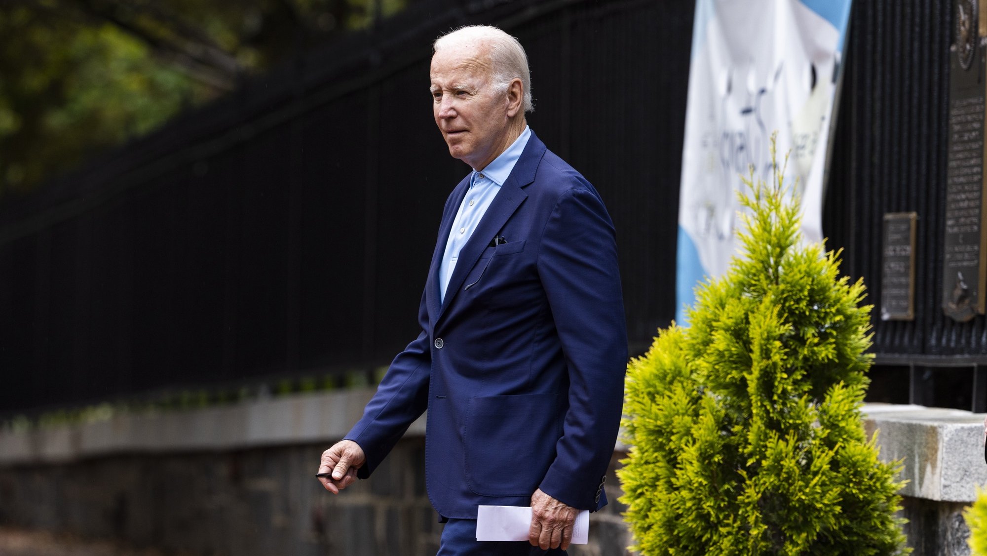 epa10076848 US President Joe Biden departs after attending Holy Trinity Catholic Church in Georgetown the day after his return from the Middle East in Washington, DC, USA, 17 July 2022.  EPA/JIM LO SCALZO / POOL