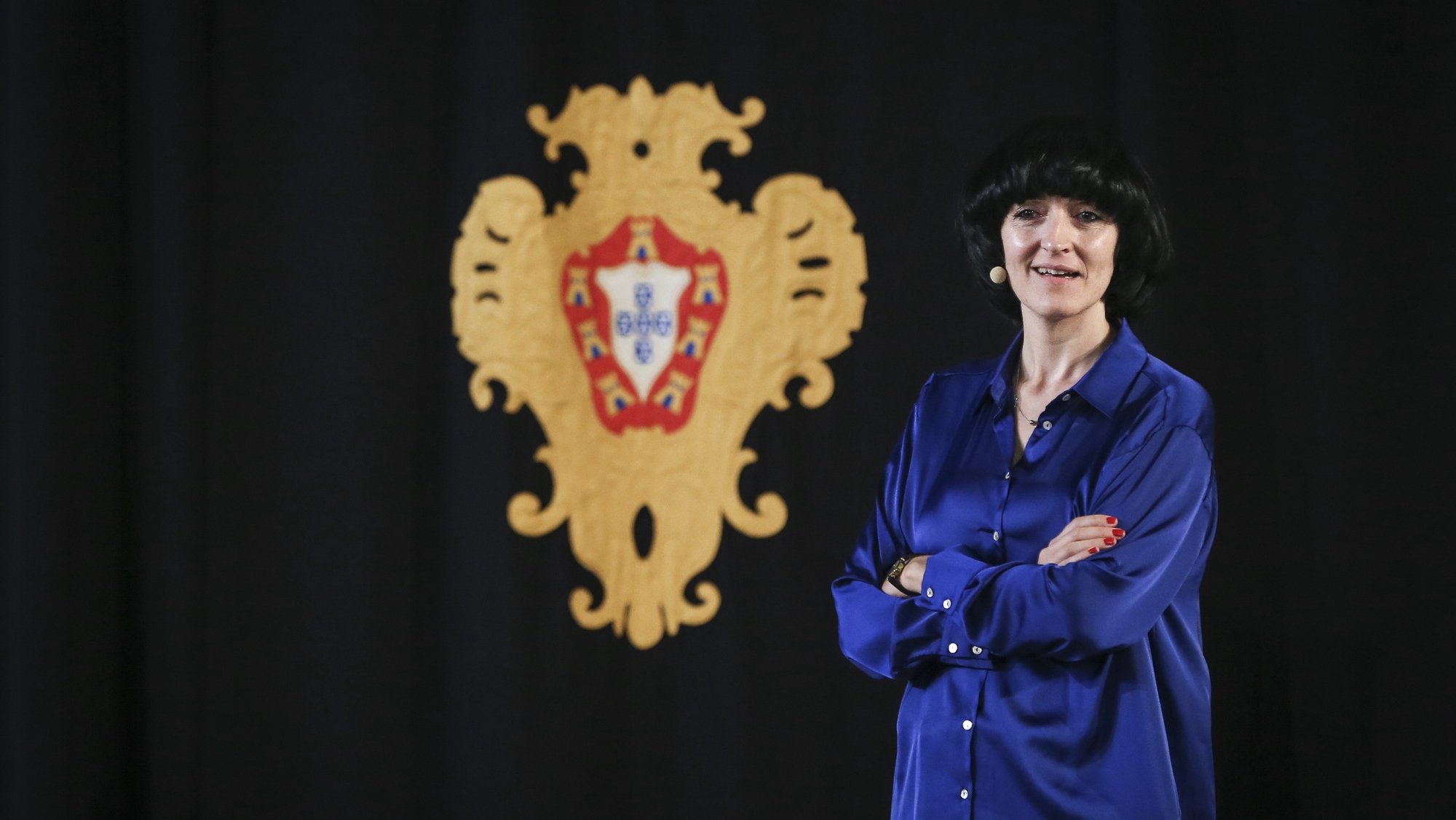A convidada e documentarista, Cláudia Varejão, durante o programa &quot;Mulheres de coragem&quot; organizado pela Presidência da República, no antigo Museu dos Coches, em Lisboa, 23 de novembro de 2021. RODRIGO ANTUNES/LUSA
