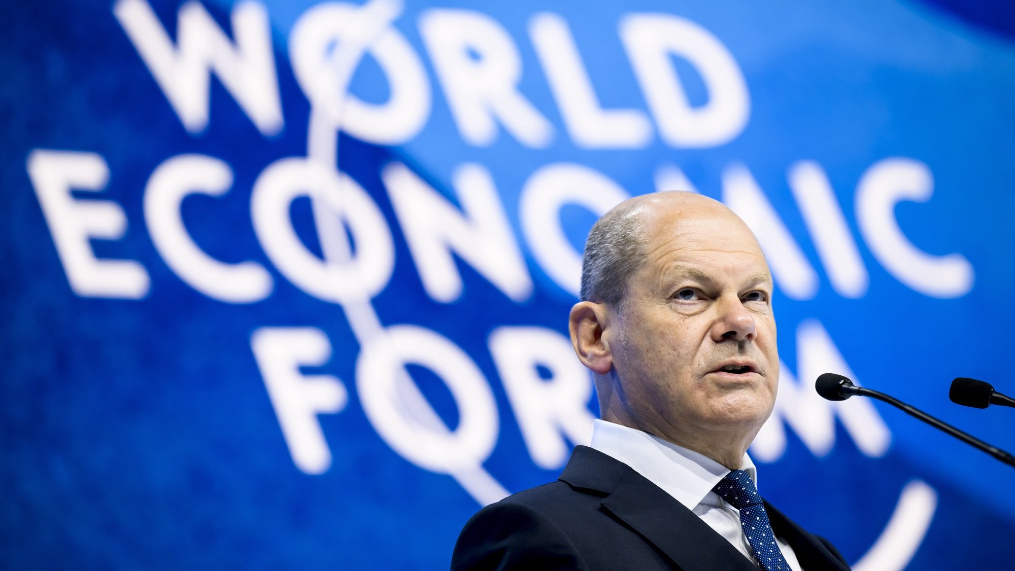 epaselect epa09976536 German Chancellor Olaf Scholz addresses a plenary session during the 51st annual meeting of the World Economic Forum (WEF) in Davos, Switzerland, 26 May 2022. The meeting brings together entrepreneurs, scientists, corporate and political leaders in Davos under the topic &#039;History at a Turning Point: Government Policies and Business Strategies&#039; from 22 to 26 May 2022.  EPA/LAURENT GILLIERON