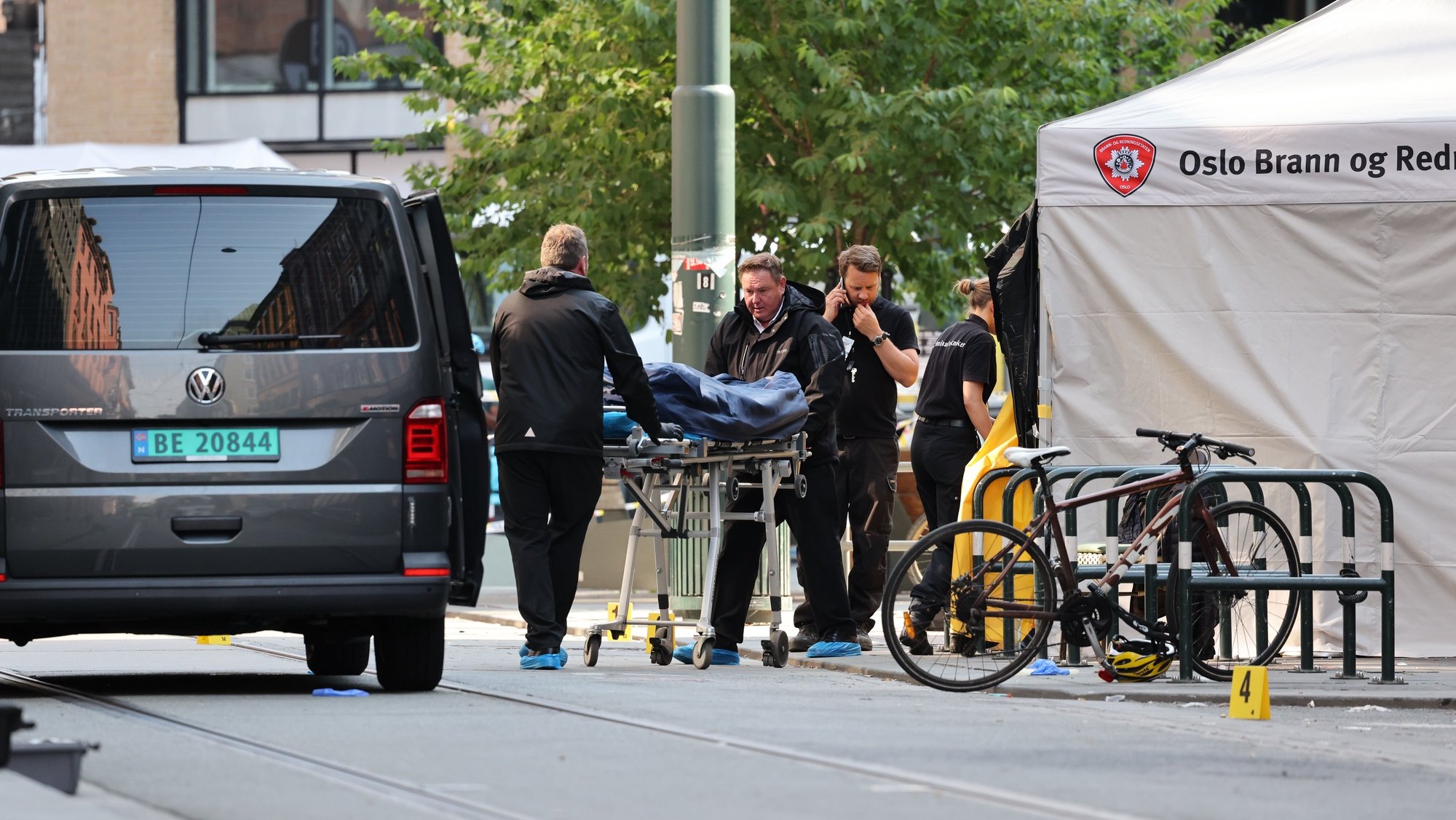 epa10033181 Police carry the body of a victim on a stretcher at a crime scene in the aftermath of overnight shootings in the center of Oslo, Norway, 25 June 2022. Two people were killed and at least 20 were injured when a gunman fired shots outside the London Pub, a gay bar and nightclub, and surrounding areas. The man was detained shortly after and charged with murder and terrorism.  EPA/Orn E. Borgen NORWAY OUT