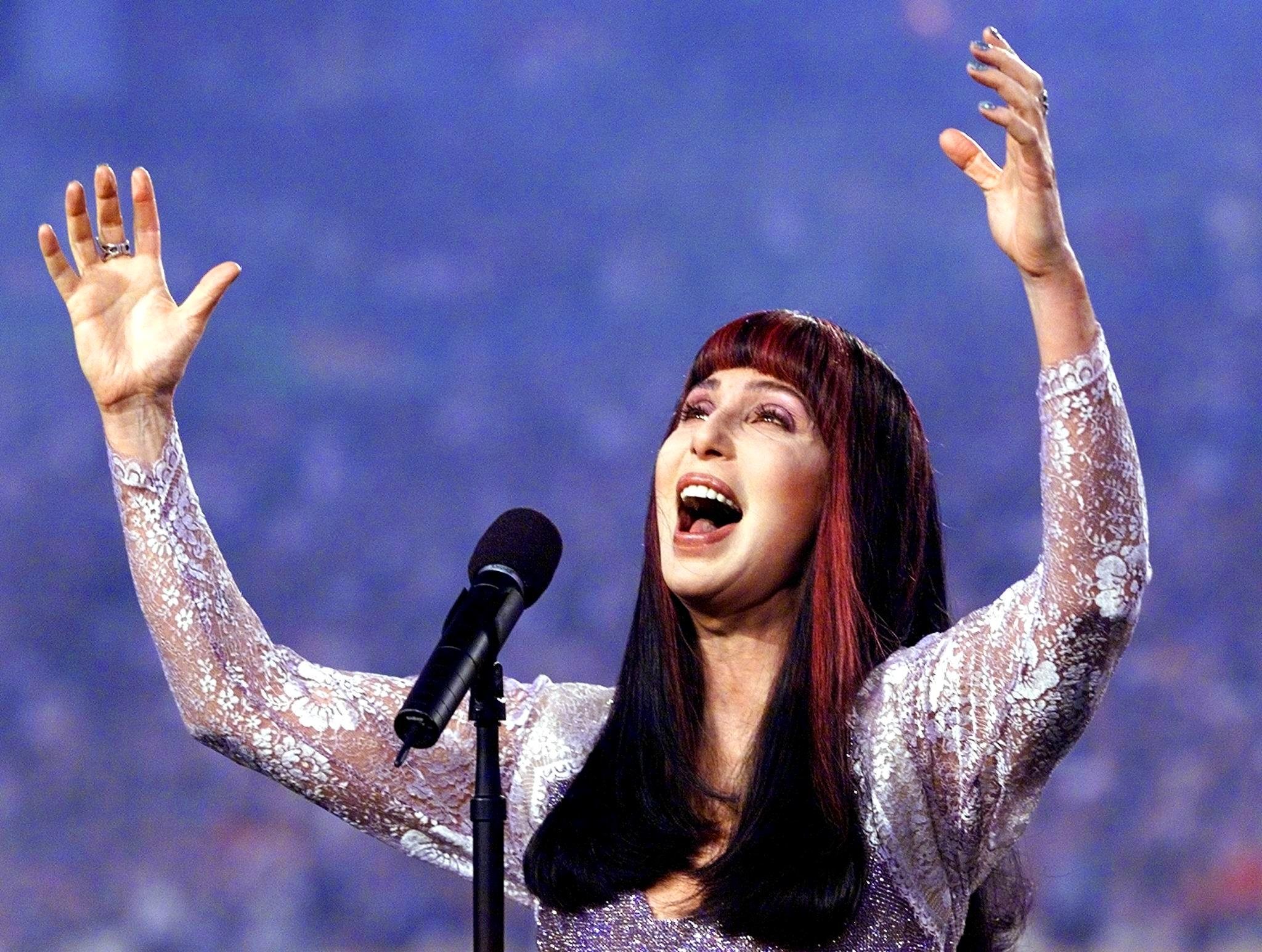US singer Cher sings the &quot;Star Spangled Banner&quot; be