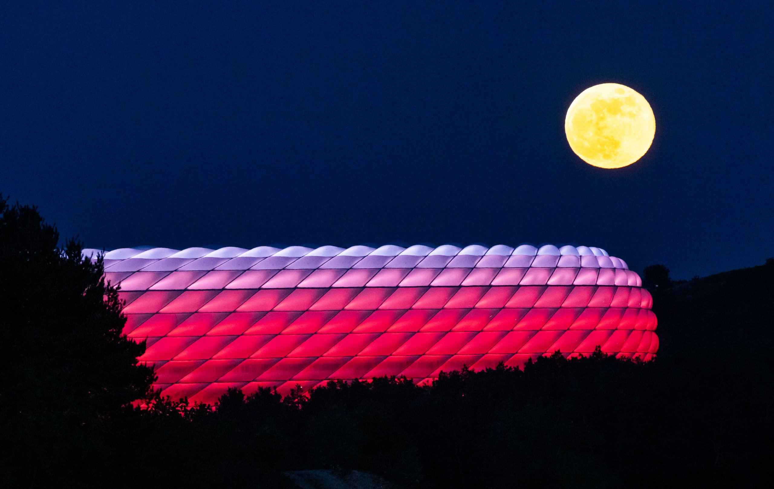 Full moon over the Allianz Arena