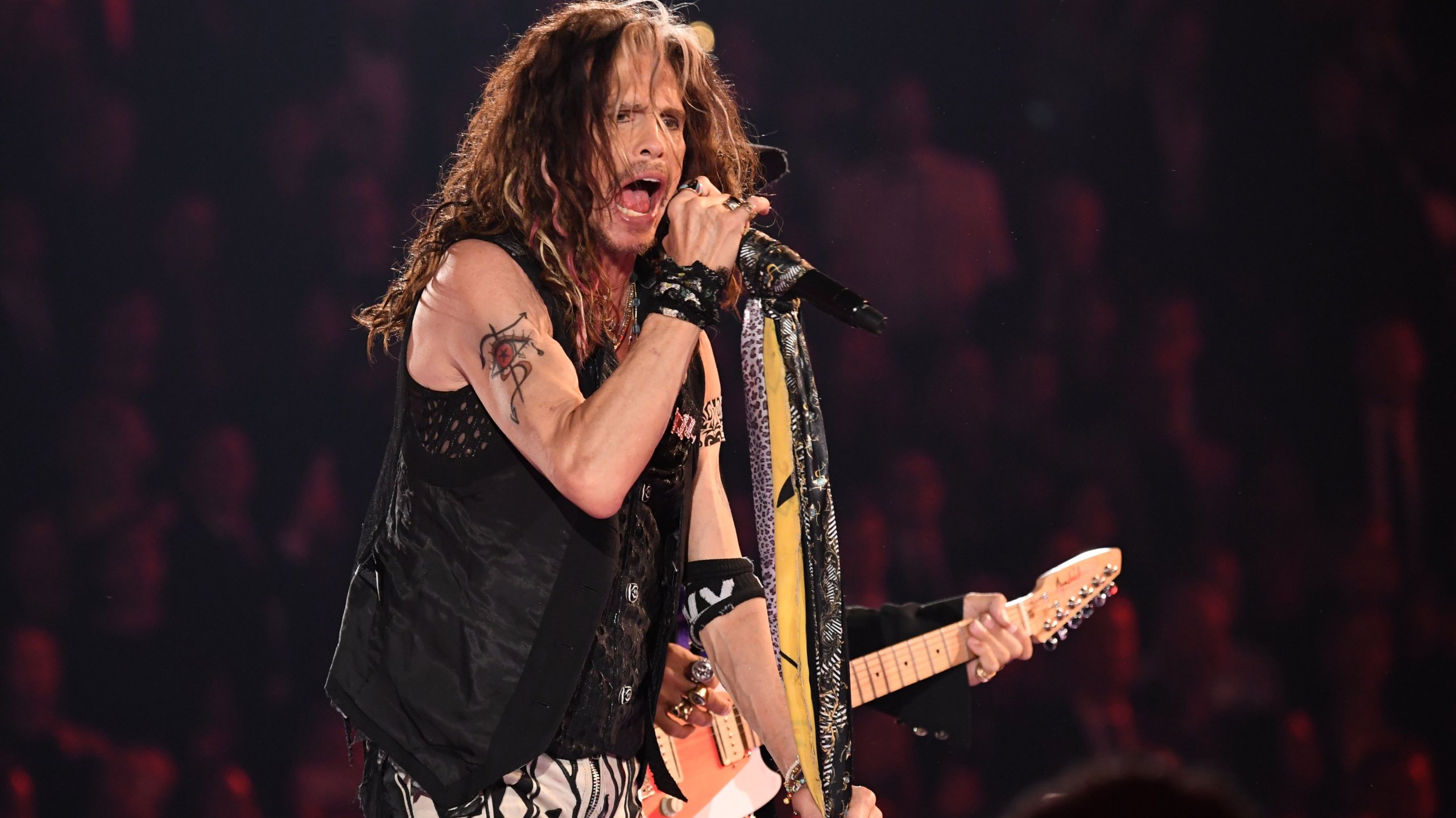 O cantor e compositor Steven Tyler dos Aerosmith atua durante a 62.ª edição dos prémios Grammy em 26 de janeiro de 2020