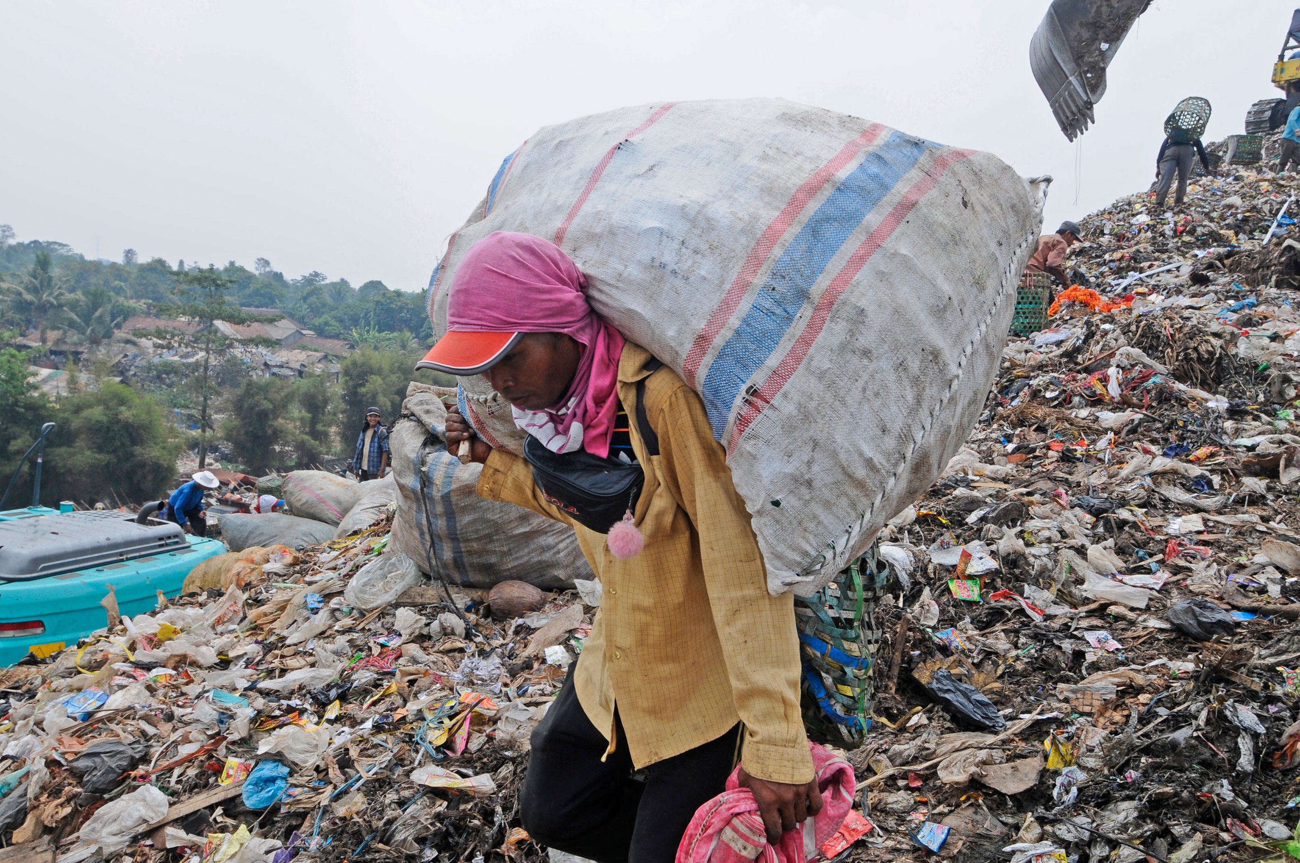 Indonesia - Poverty - Inside Jakarta&#039;s Garbage Dump