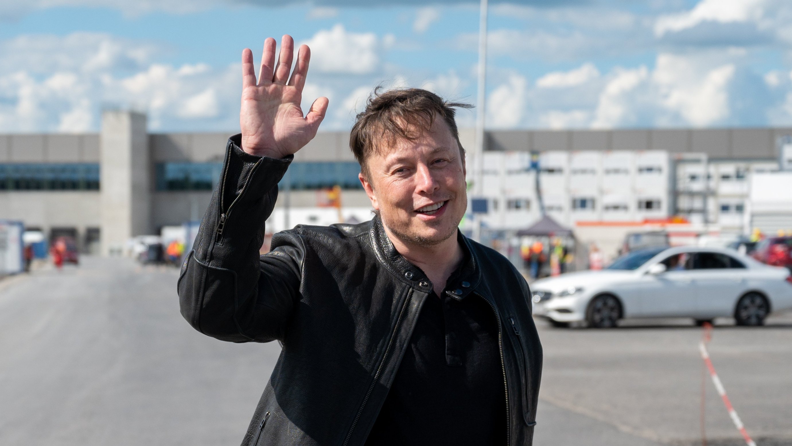Tesla boss visits factory construction site in Grünheide