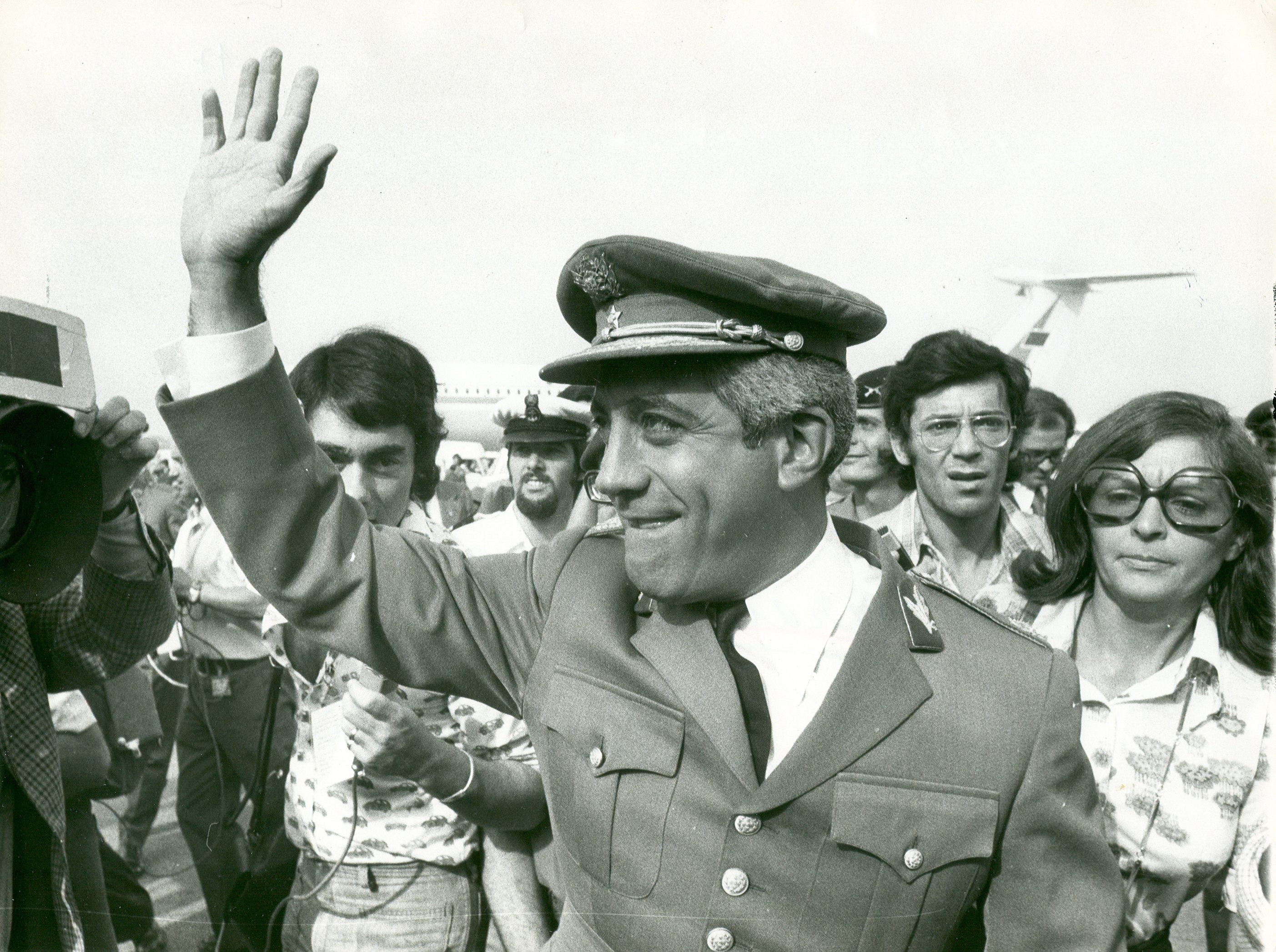 Otelo Saraiva de Carvalho, à chegada a Lisboa após visitar Cuba. Foto de: Acácio Franco