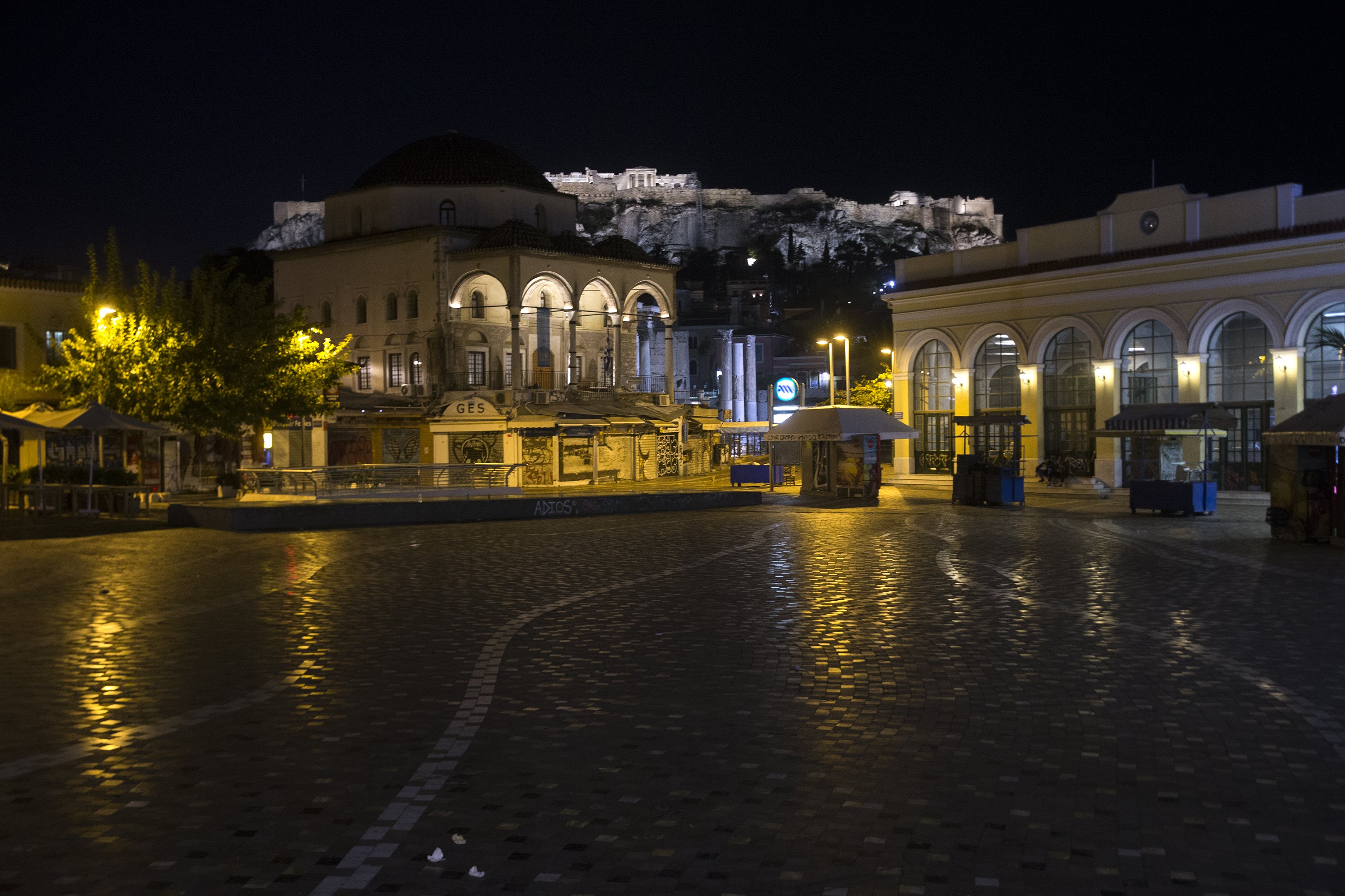 Curfew from midnight to 5 am begins in Athens