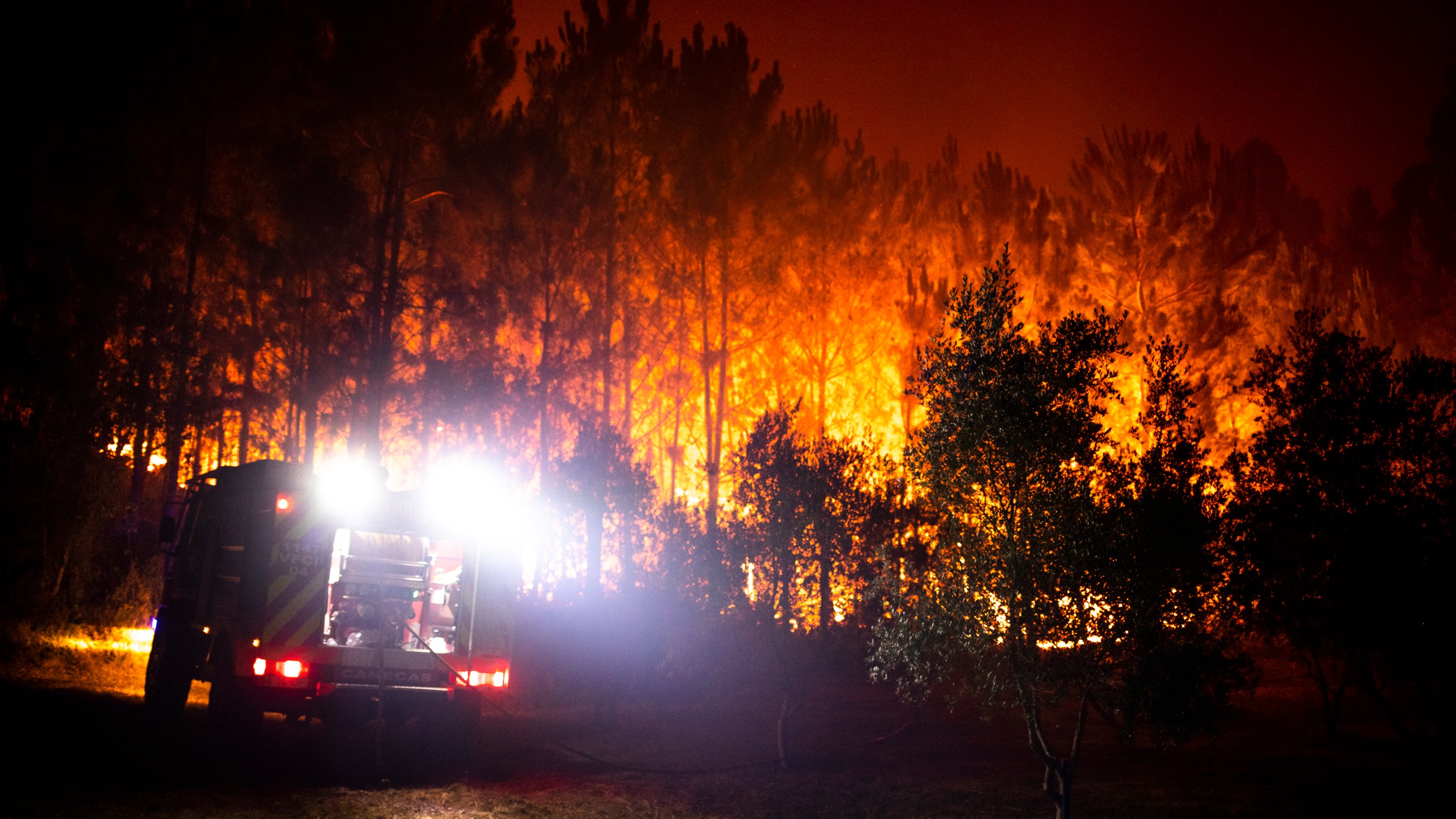 fires Region of Leiria with some power outages