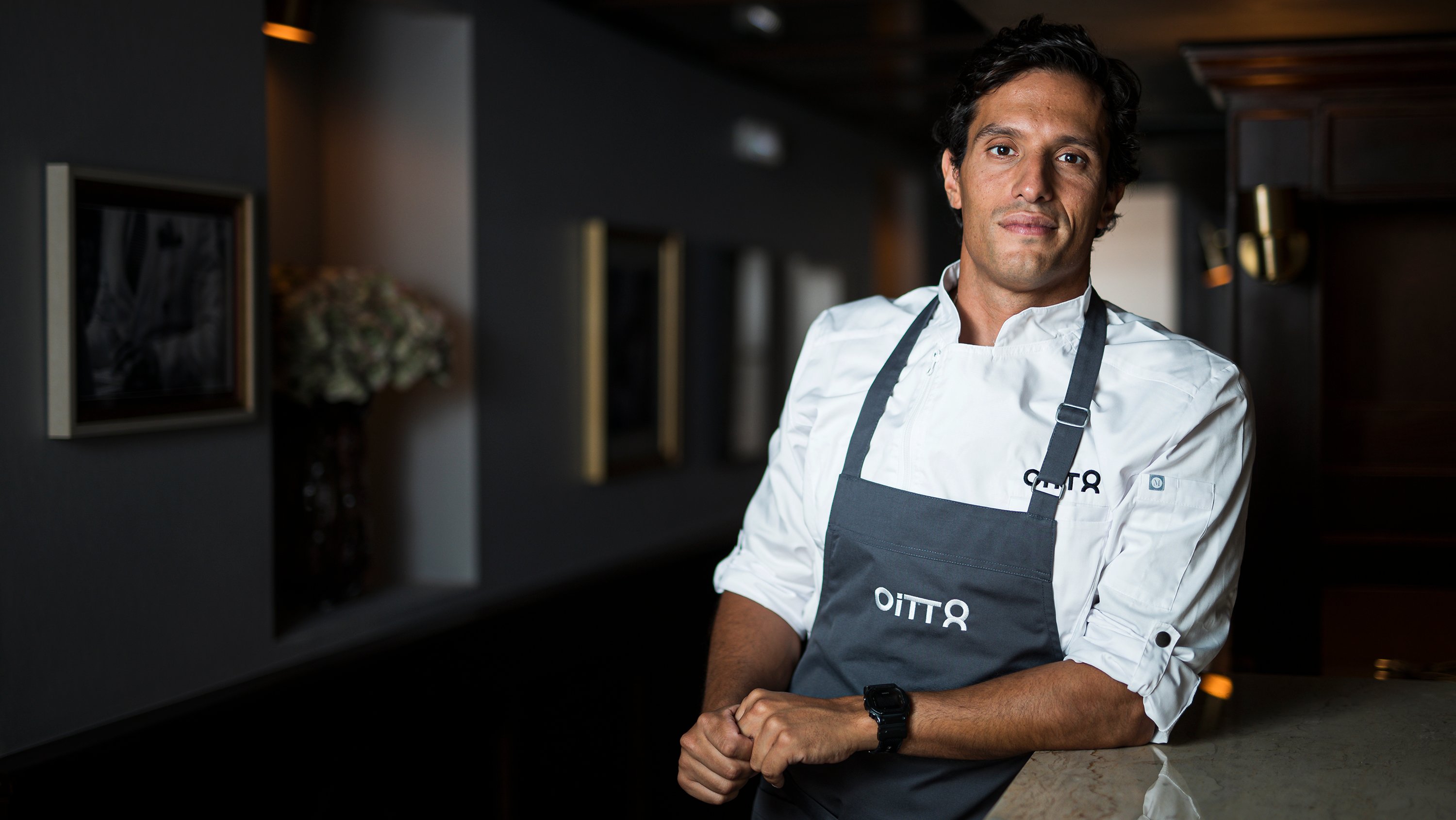 O chef Carlos Afonso, no seu novo restaurante no Chiado, o Oitto. Lisboa, 09 de Junho de 2022. FILIPE AMORIM/OBSERVADOR