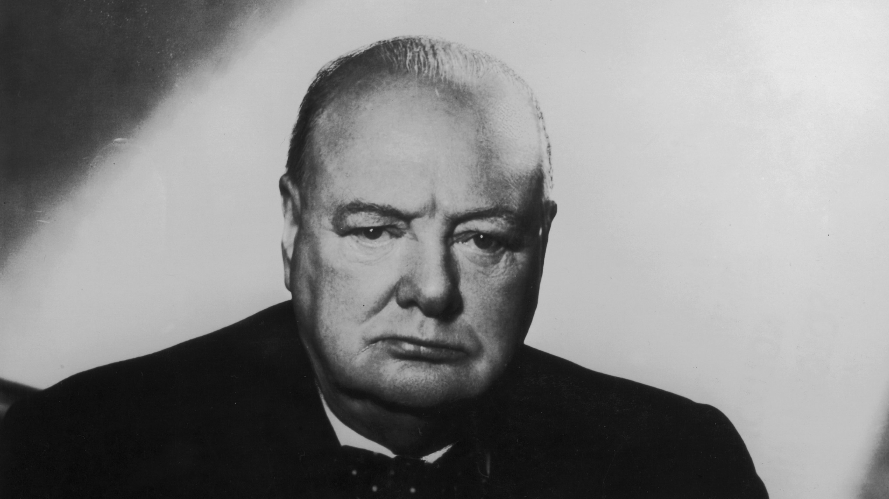 Famous portrait of Winston Churchill missing from hotel in Canada, replaced by fake