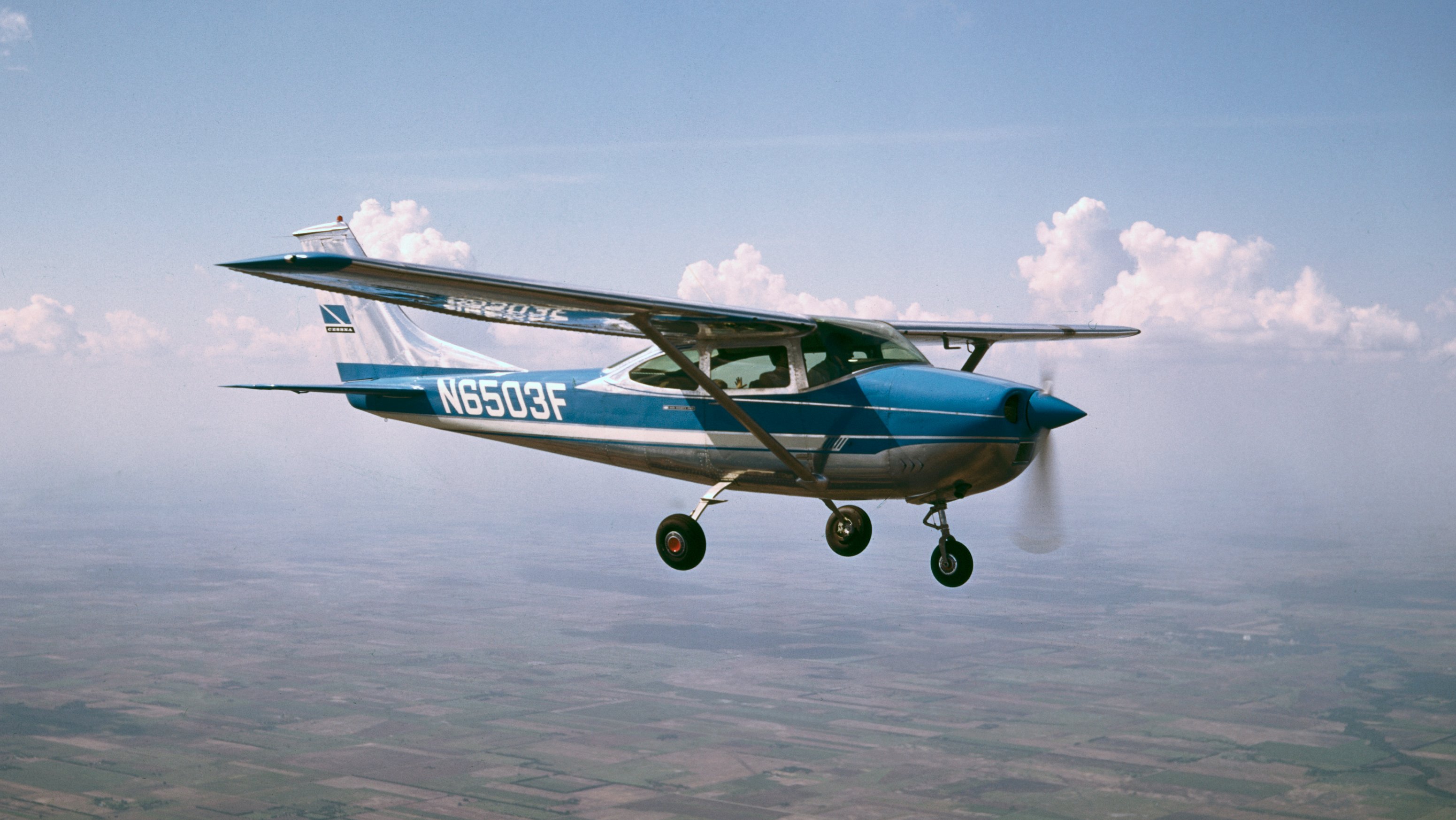 Cessna 182 Flying