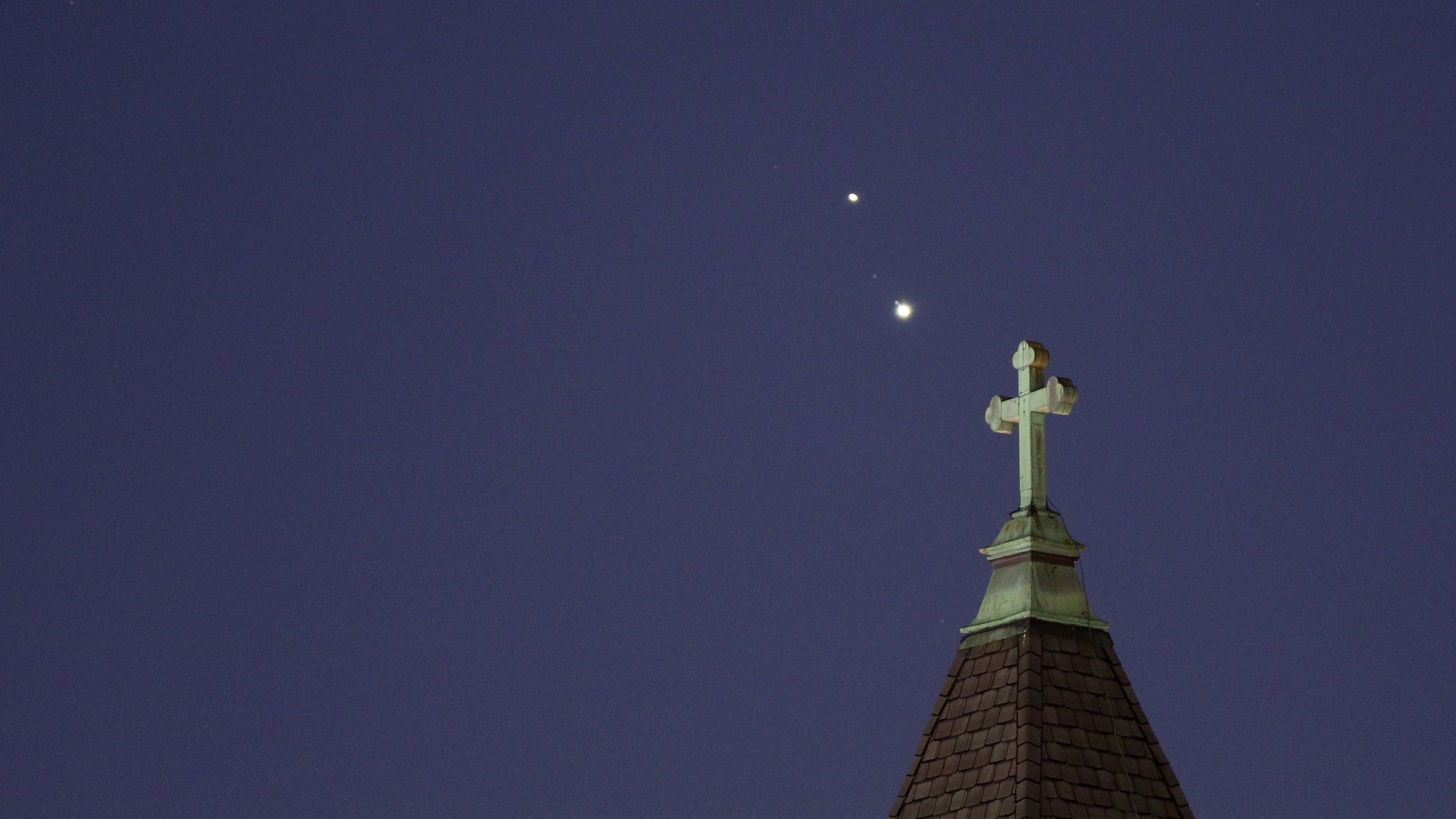 Saturn and Jupiter Approach Conjunction Over Jersey City, New Jersey