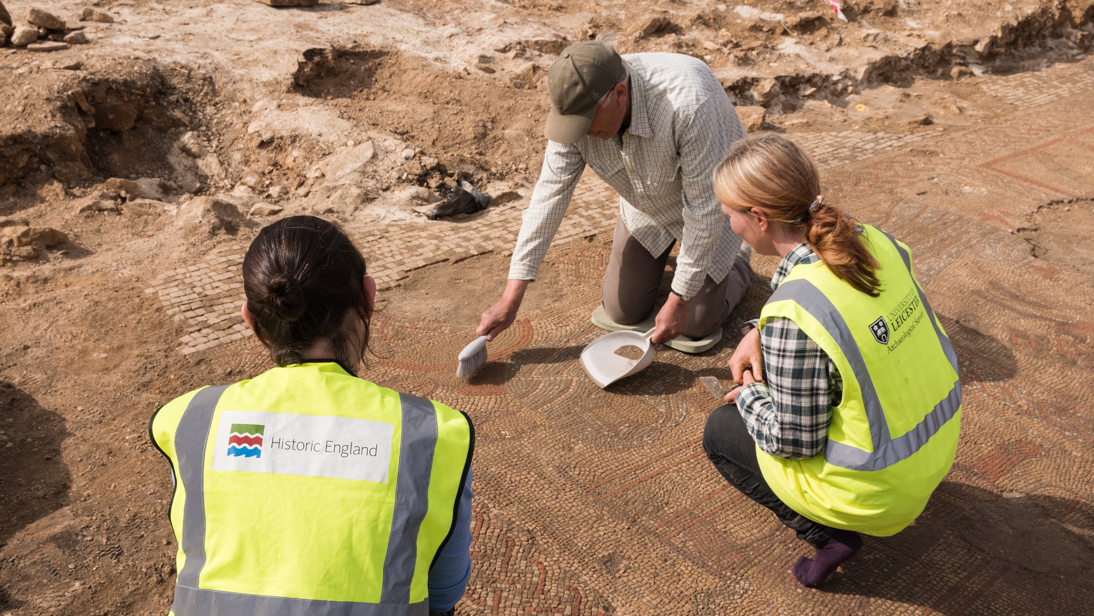 Arqueólogos Britânicos na descoberta dq peça romana rara