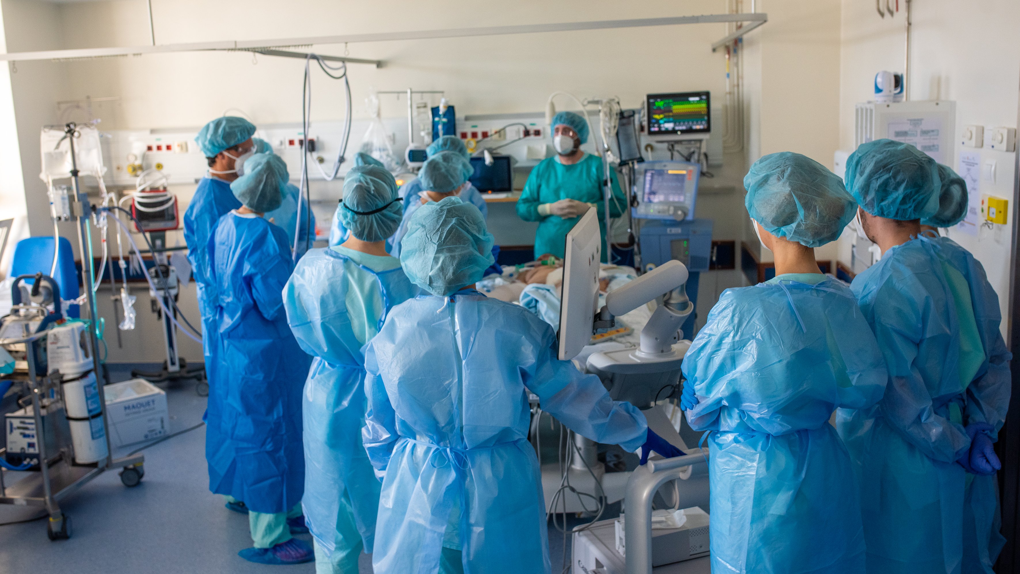 2 de março de 2021, doente de Covid-19 sob cirurgia em Portugal