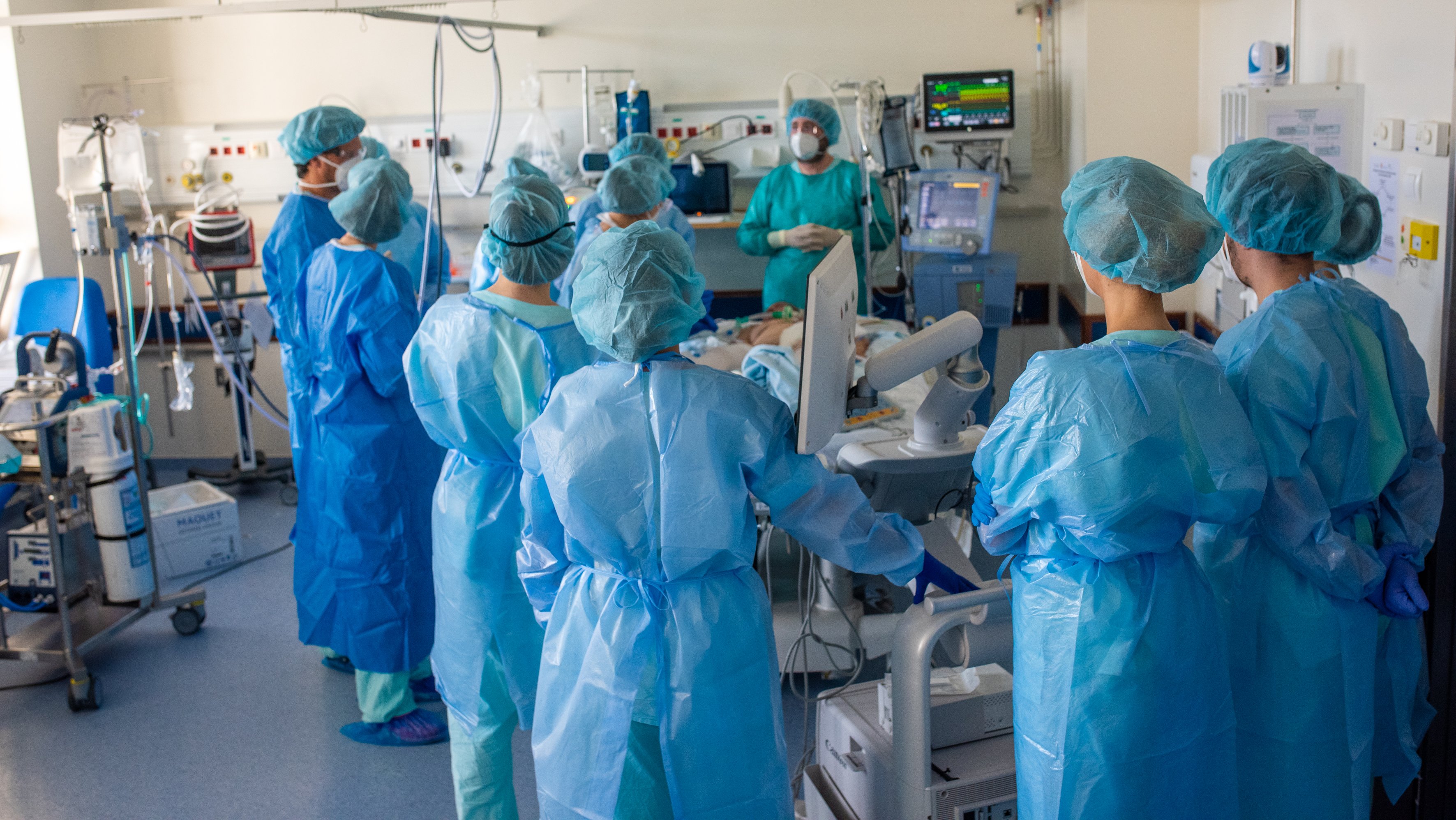 2 de março de 2021, doente de Covid-19 sob cirurgia em Portugal