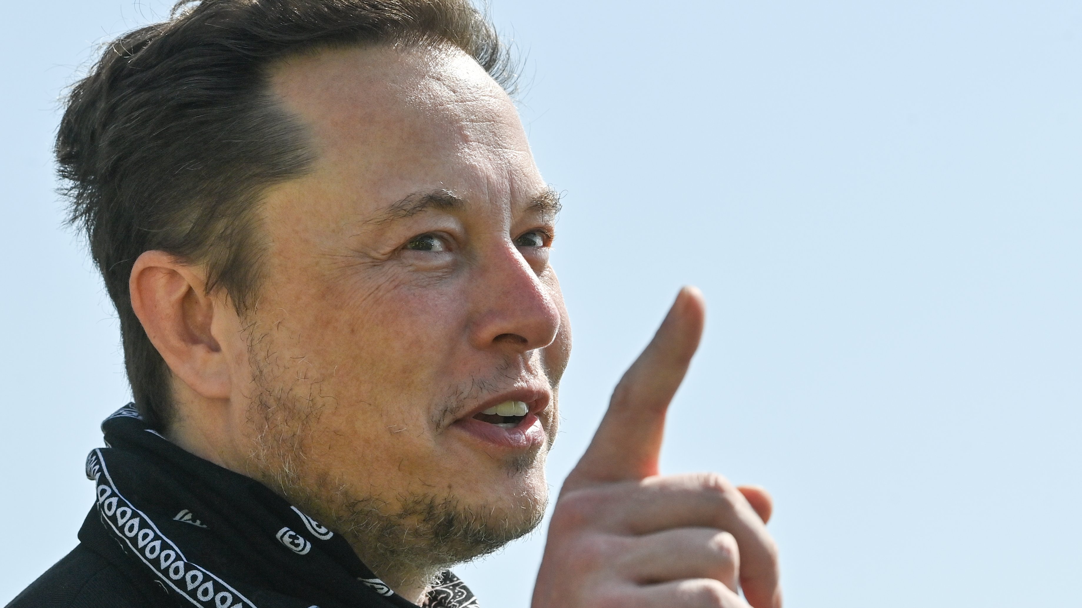 Elon Musk visita fábrica da Tesla na Alemanha