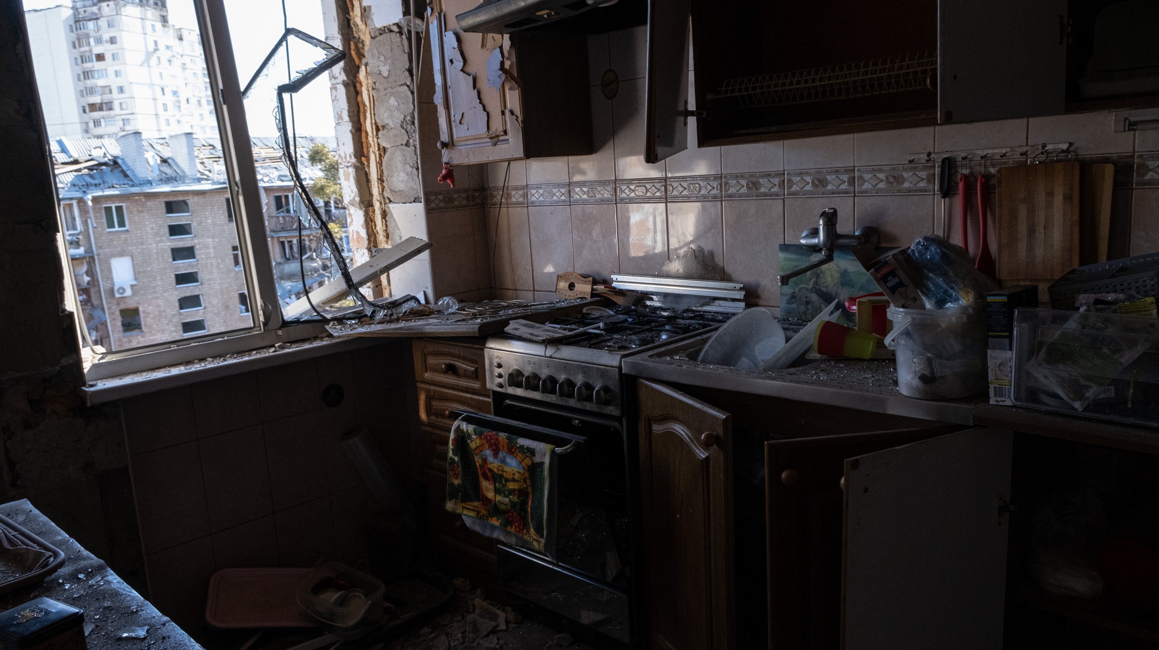 Cozinha destruída após um bombardeamento