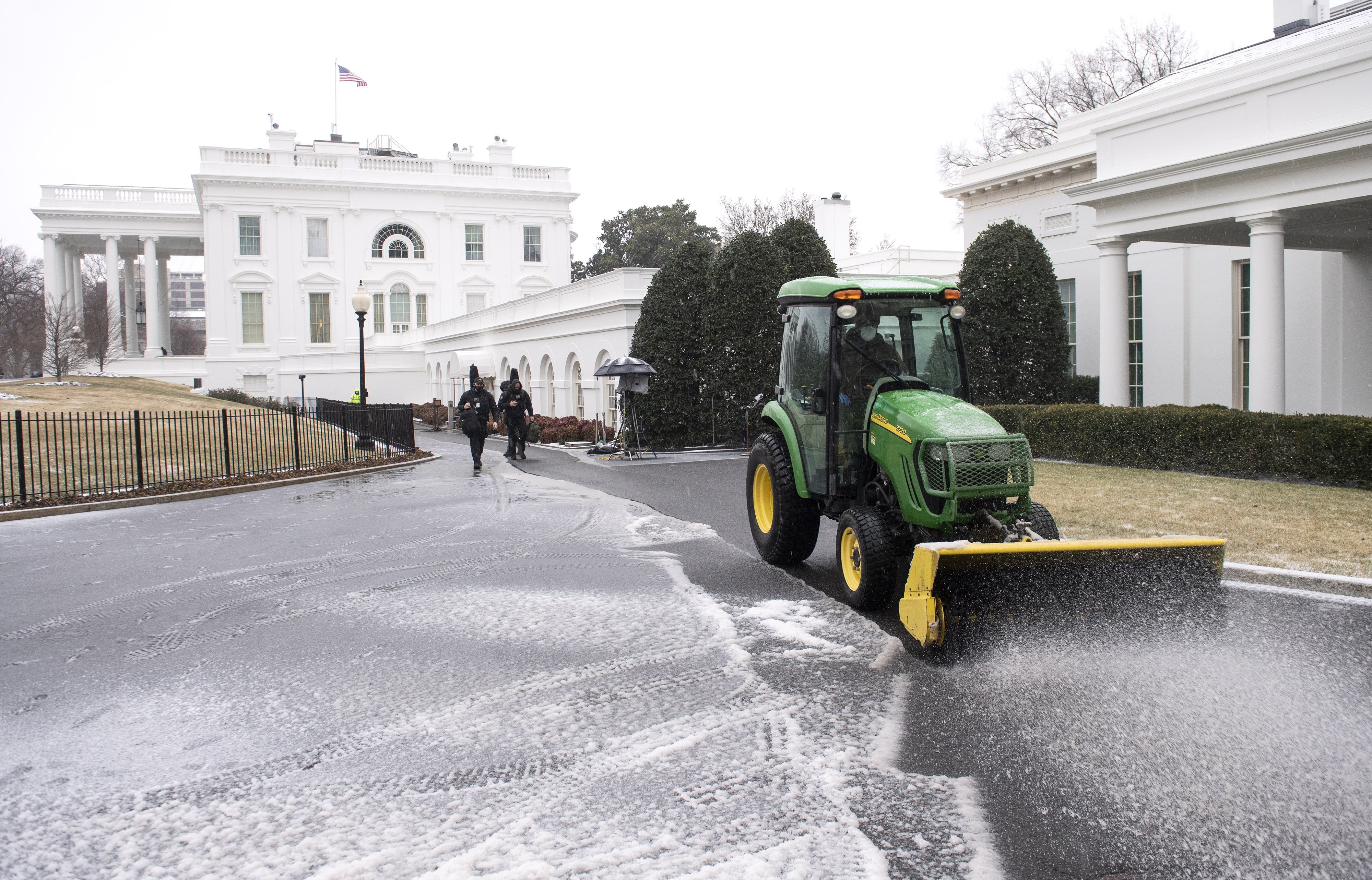 Winter Storm Brings Snow And Ice To Washington