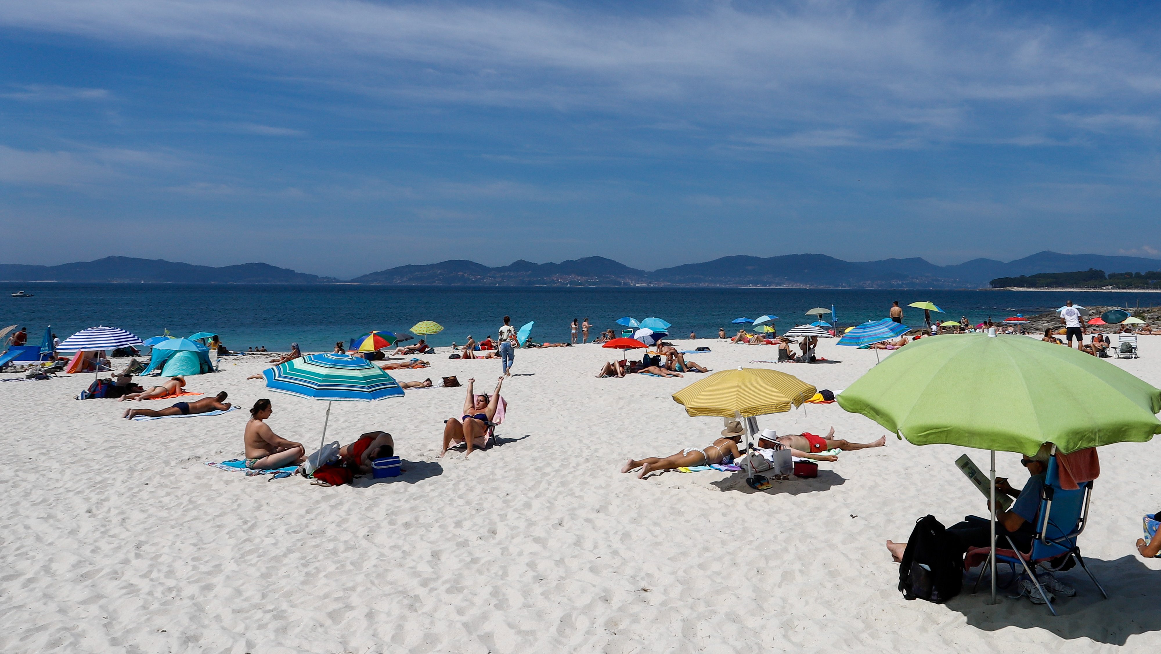 Galicians Flock To The Beaches On A Sunday When The Region Exceeds 25 Degrees Celsius