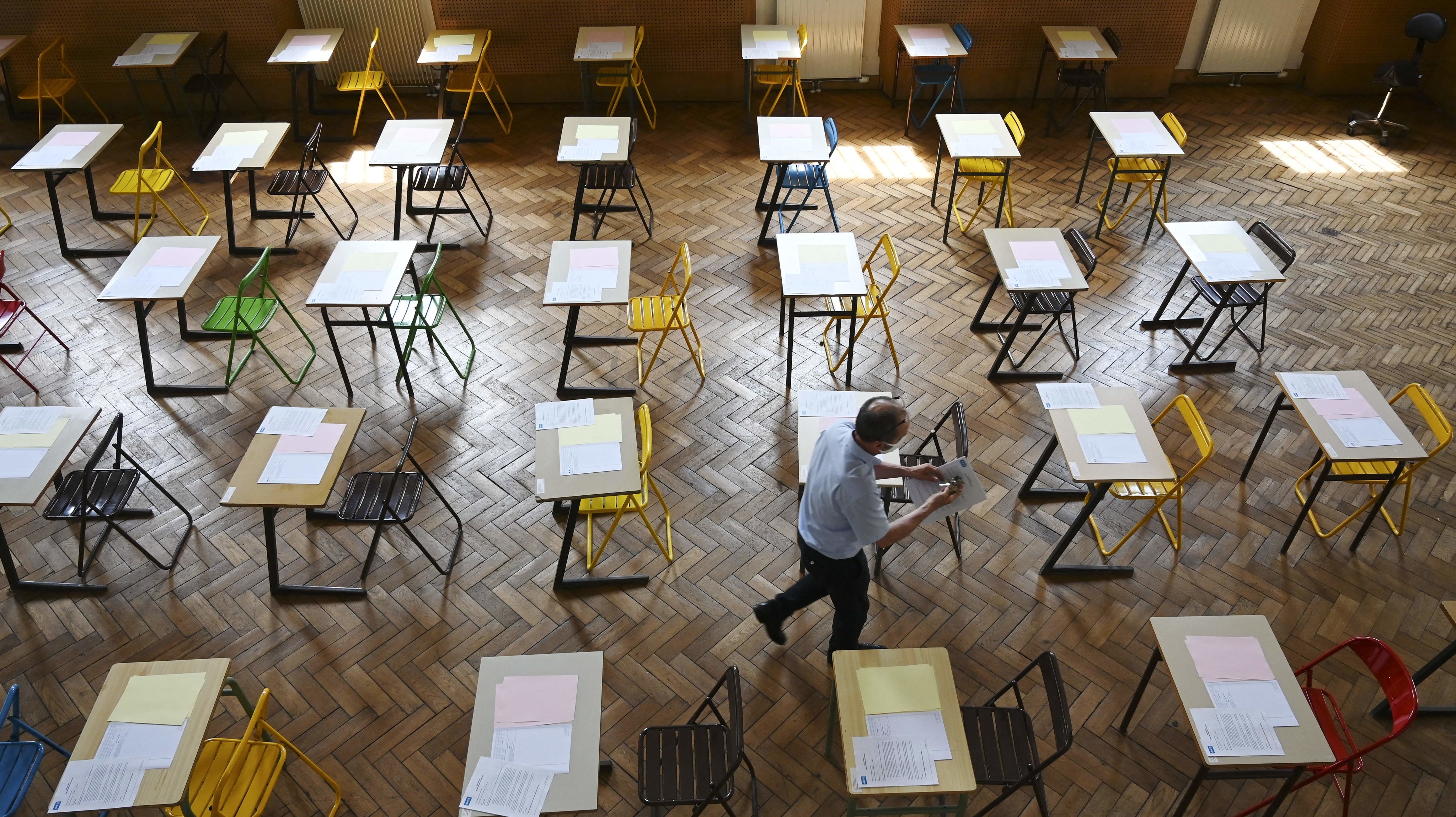 The Government leaves a plan with 500 places for the most disadvantaged students in the drawer