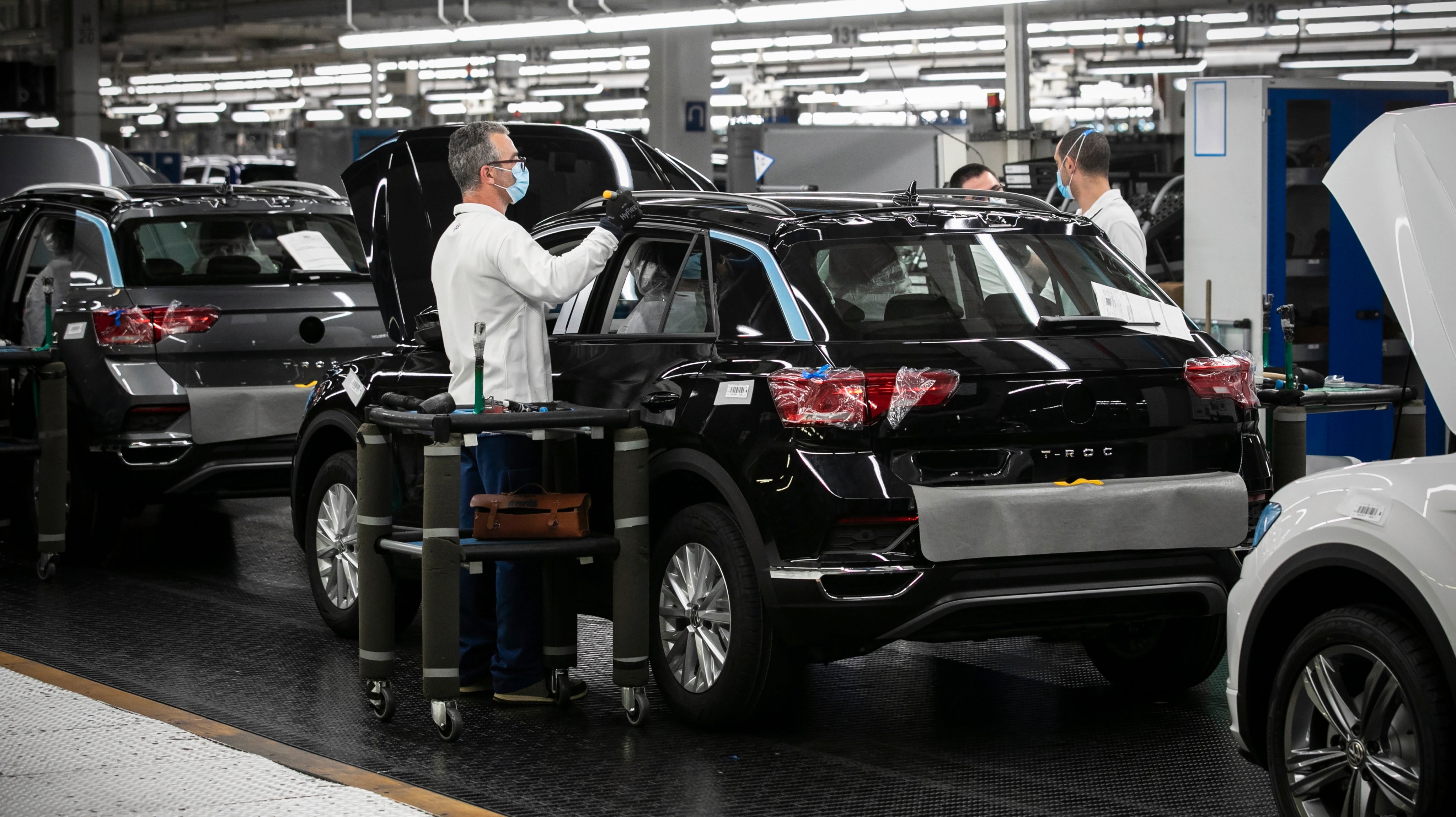 Volkswagen Autoeuropa Factory Reopens in Portugal