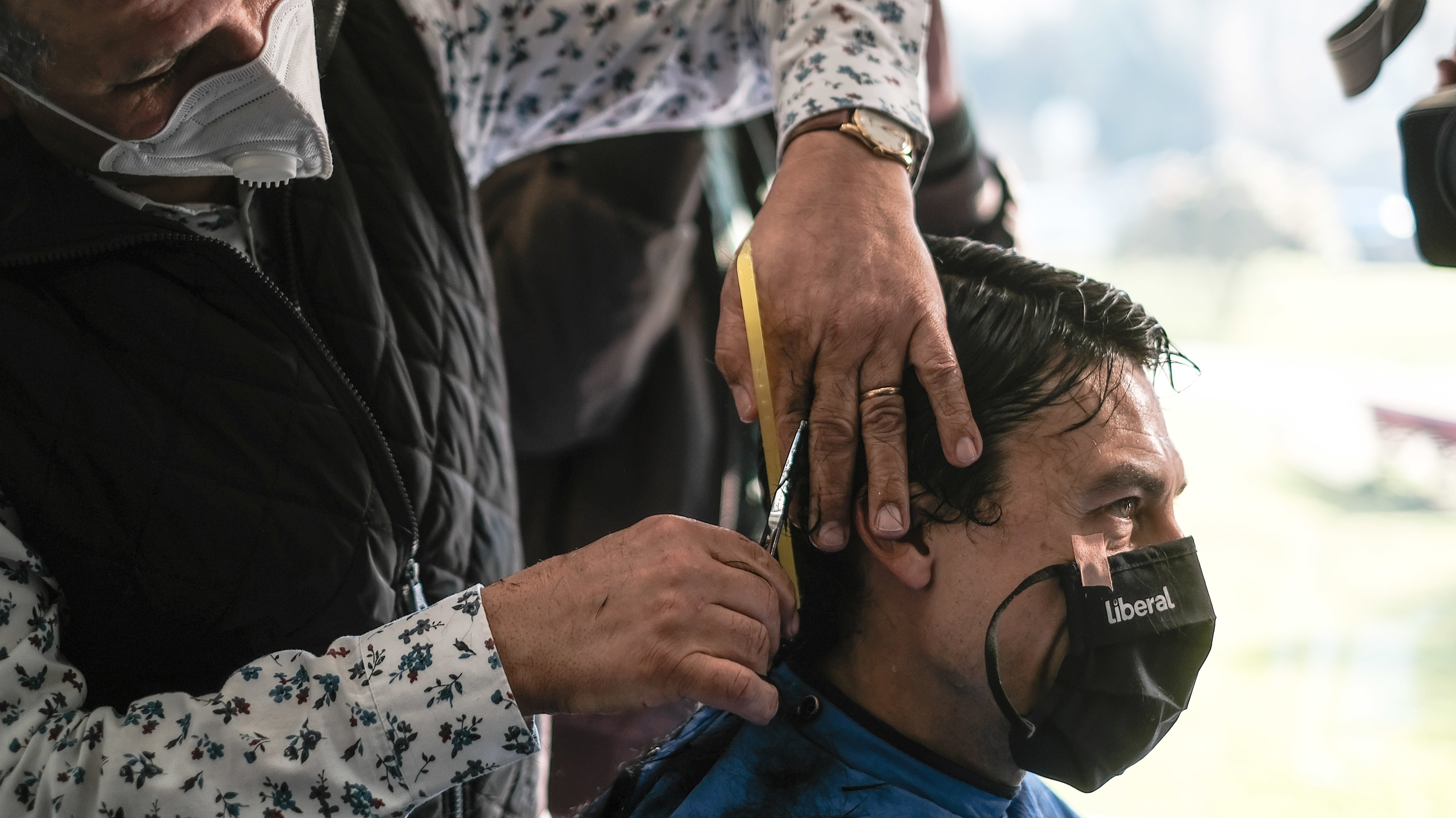 Tiago Mayan foi a um barbeiro por dois motivos: porque precisava e nas próximas semanas vai deixar de poder e porque quis vincar que os negócios que vão fechar têm de ser apoiados pelo Estado