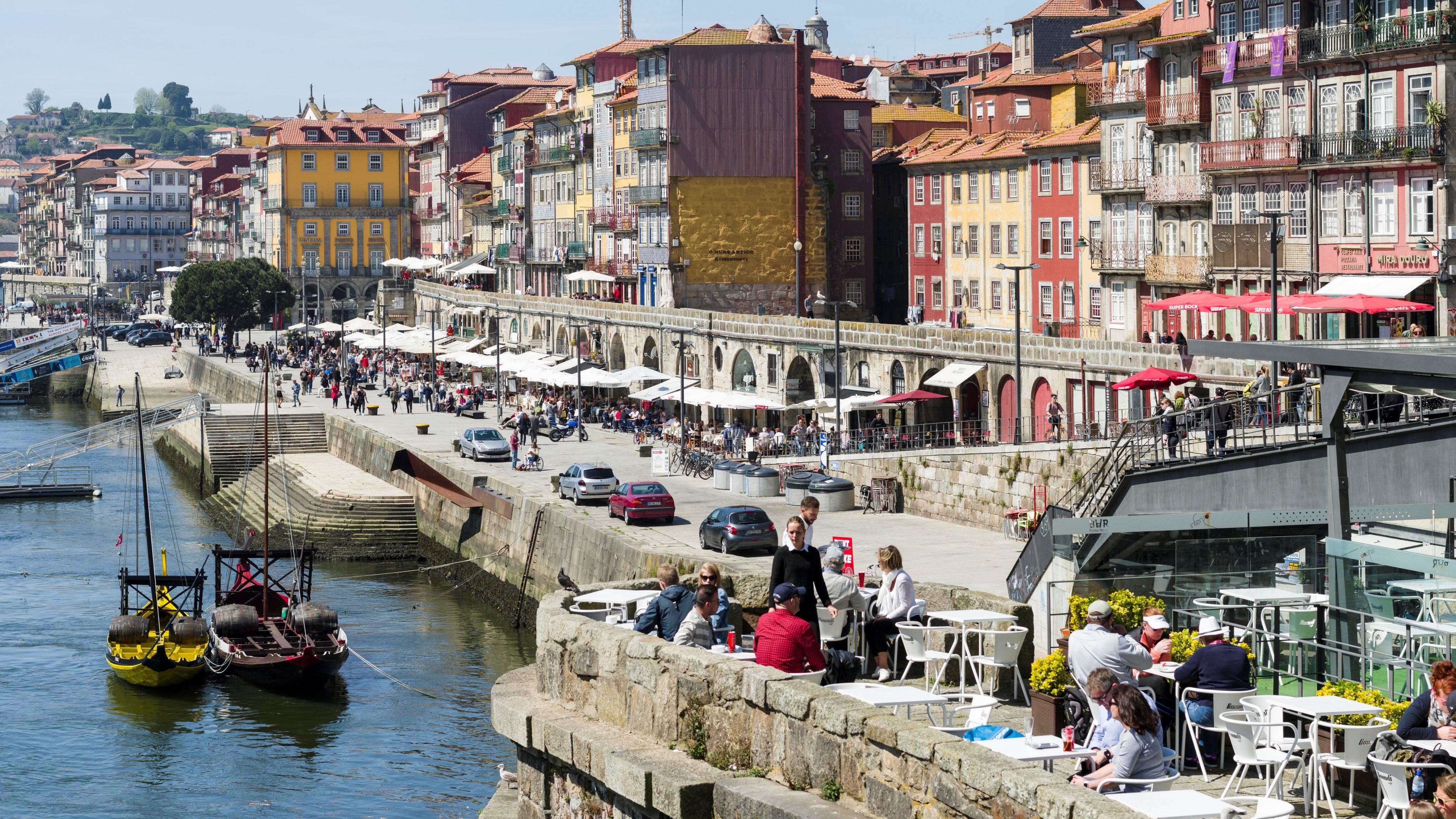 The quarter Ribeira at the old harbour in the old town with the iconic row of houses