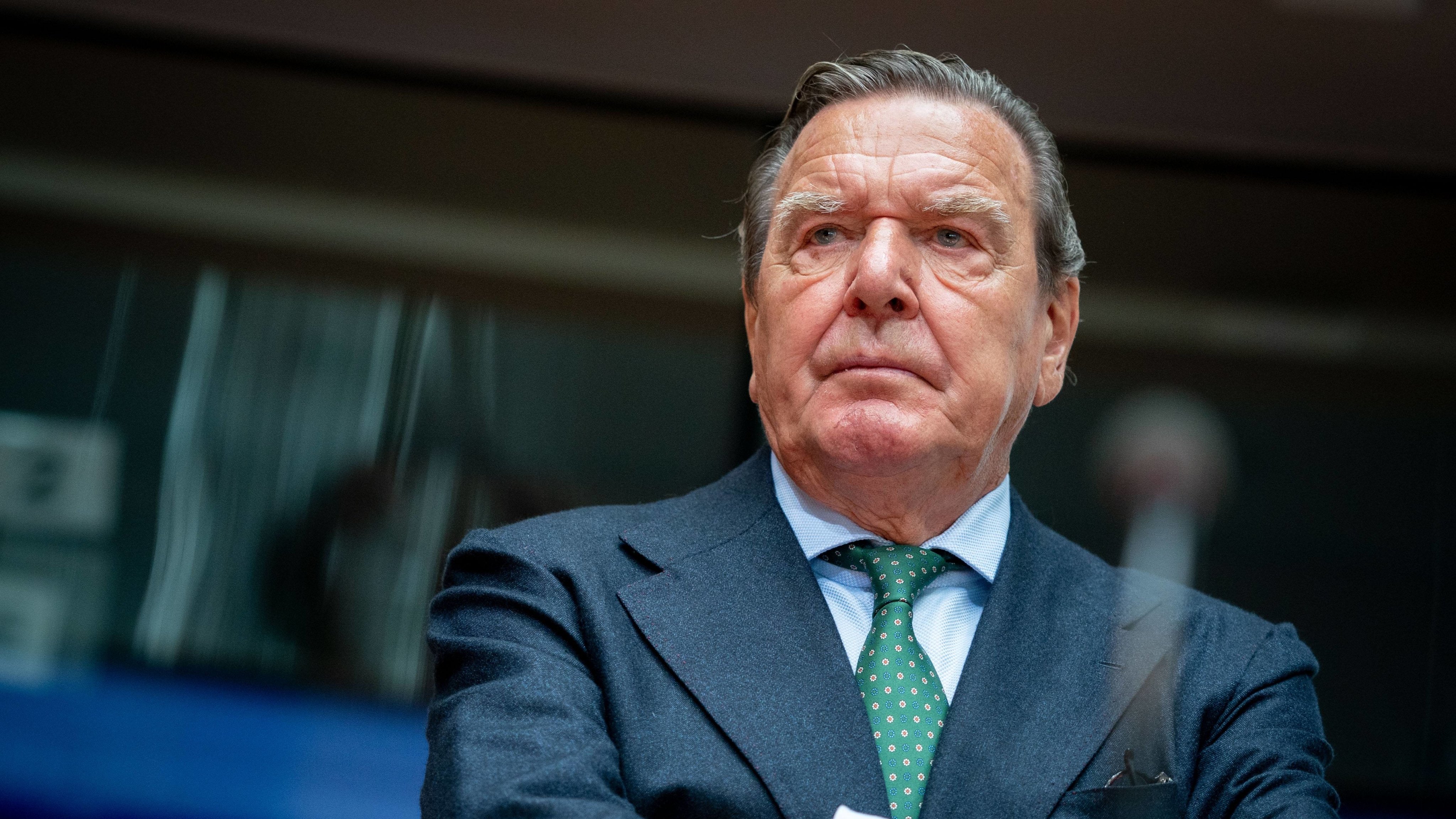 Ex-Chancellor Schröder at hearing in the Economic Committee