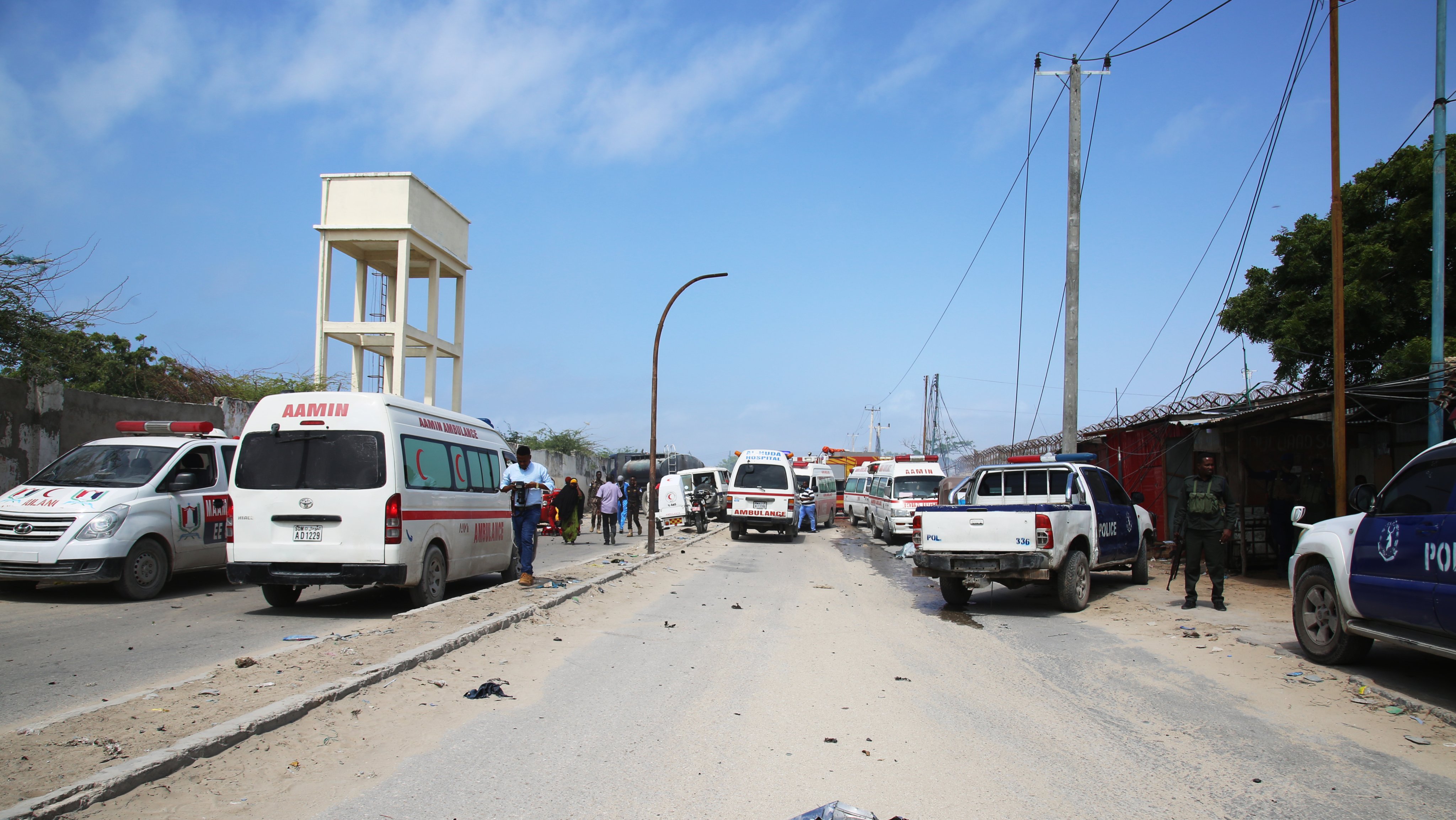 Bomb blast targets police convoy in Somali capital