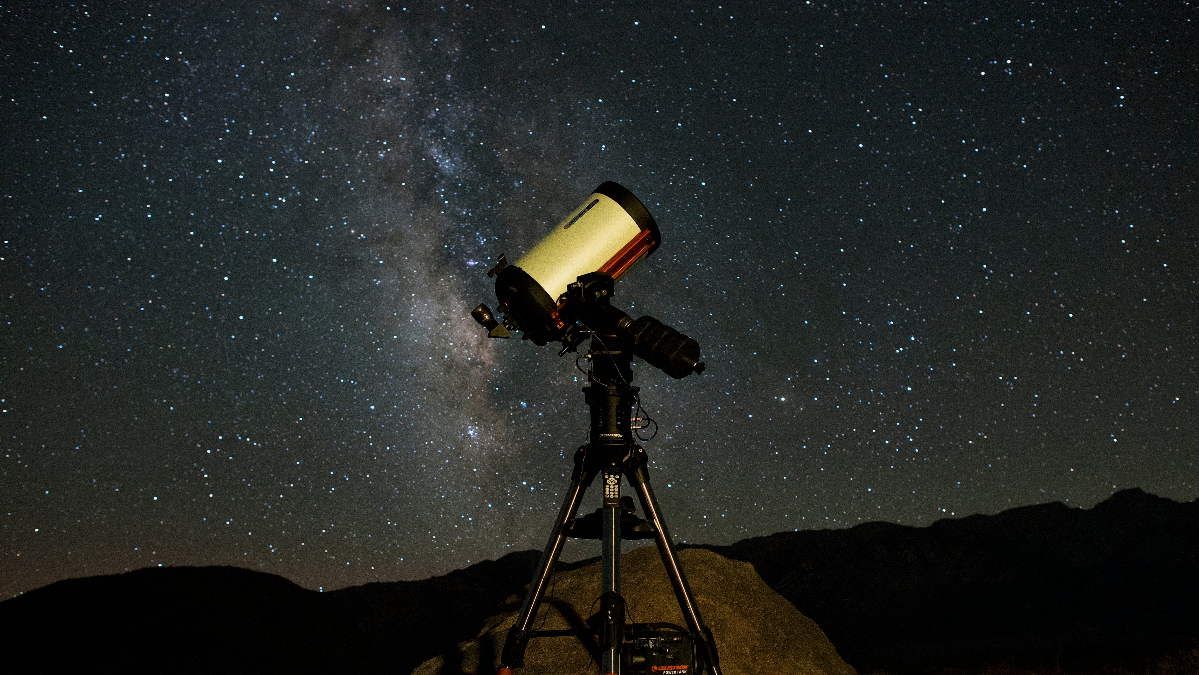 A 14 inch telescope under the Milky Way in California&#039;s Eastern Sierra