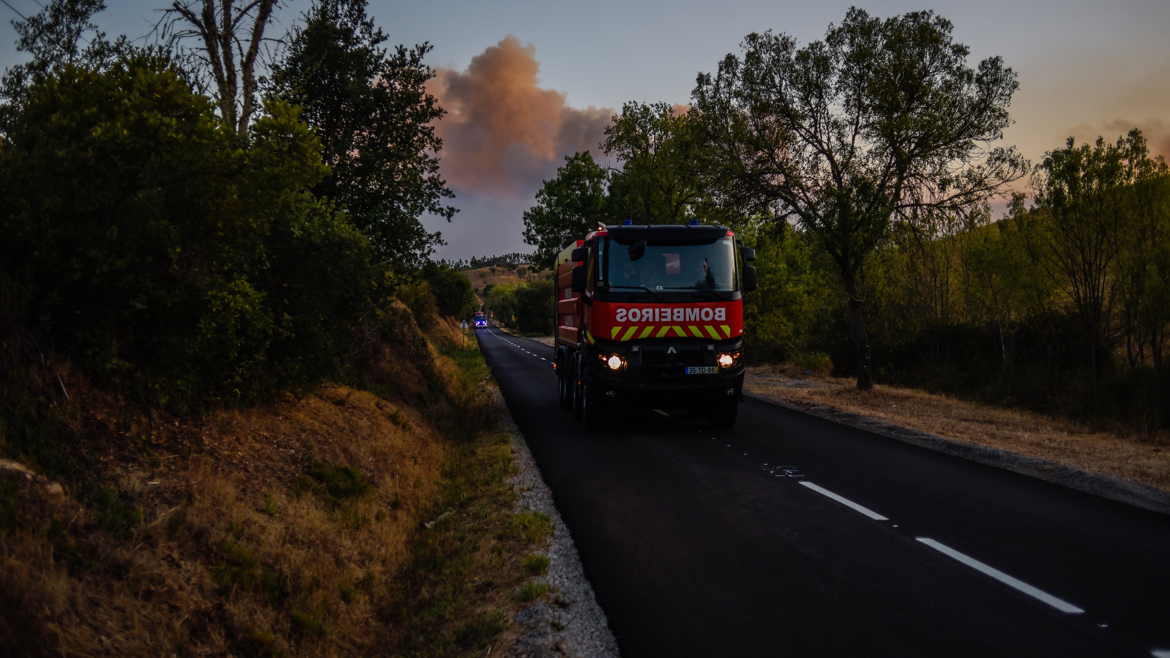 Wildfires rage in Southern Portugal