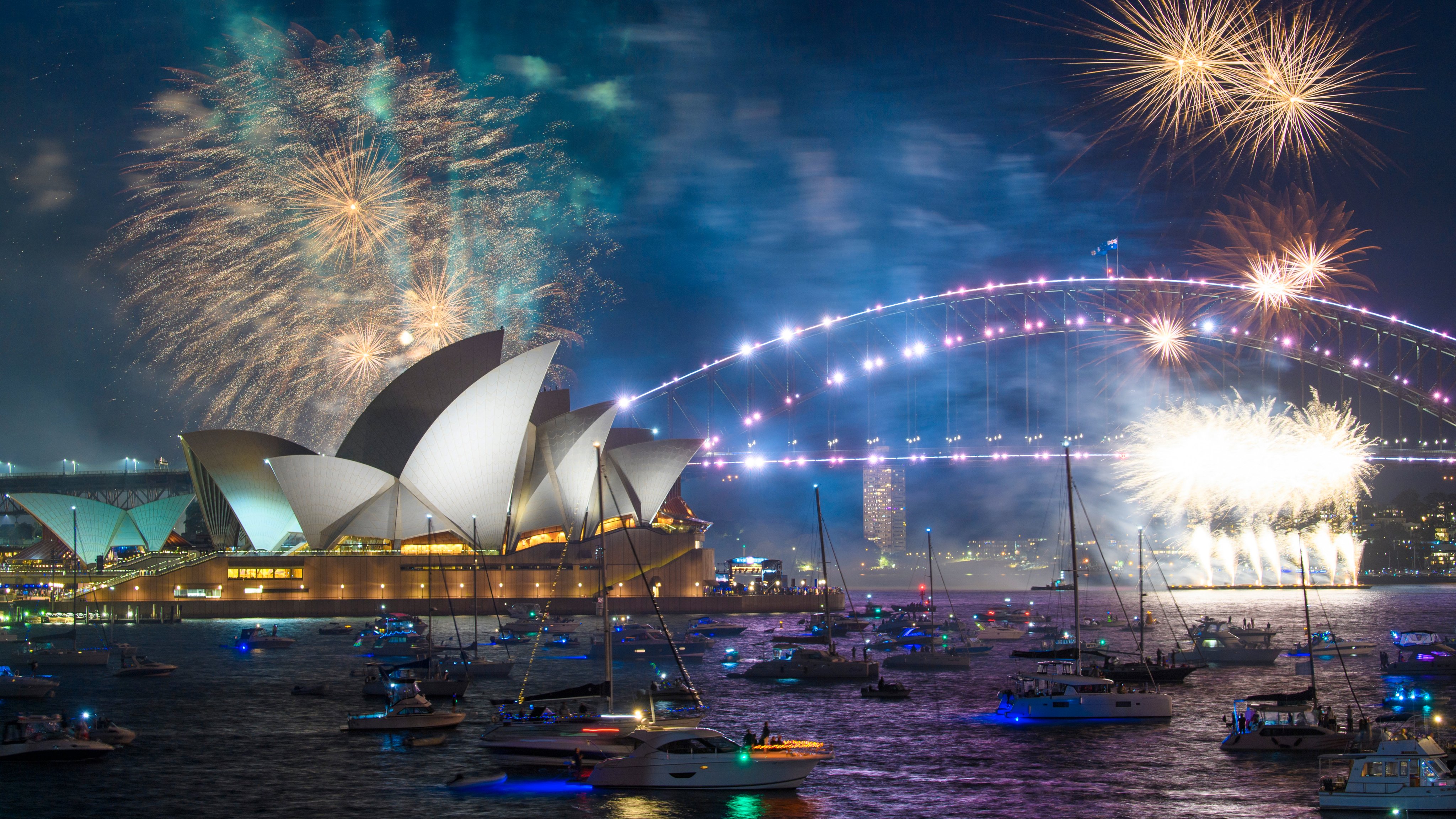 Australians Celebrate New Year&#039;s Eve 2021