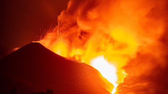 Os fluxos do novo vulcão cobrem uma área de 811,8 hectares