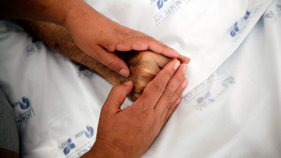 Cuidados paliativos em Portugal são insuficientes, segundo um estudo