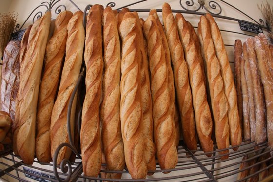 Picture of "baguettes" taken 30 August 2007 in a bakery in Paris. The rate of the raw material could lead to an increase in bread prices, a highly symbolic staple in France.   AFP PHOTO THOMAS COEX (Photo credit should read THOMAS COEX/AFP/Getty Images)