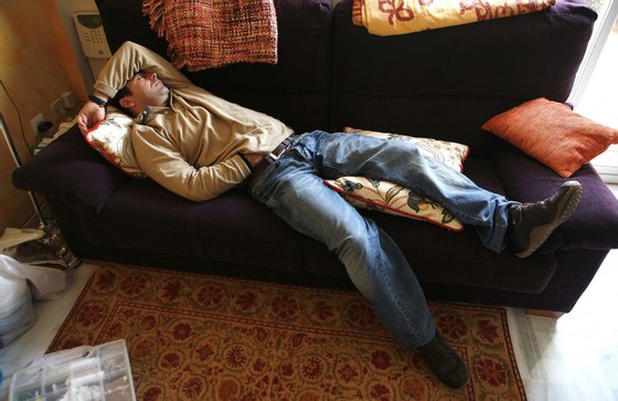Primavera 2006, CÃ¡diz. Durmiendo la siesta en el sofÃ¡ de casa.